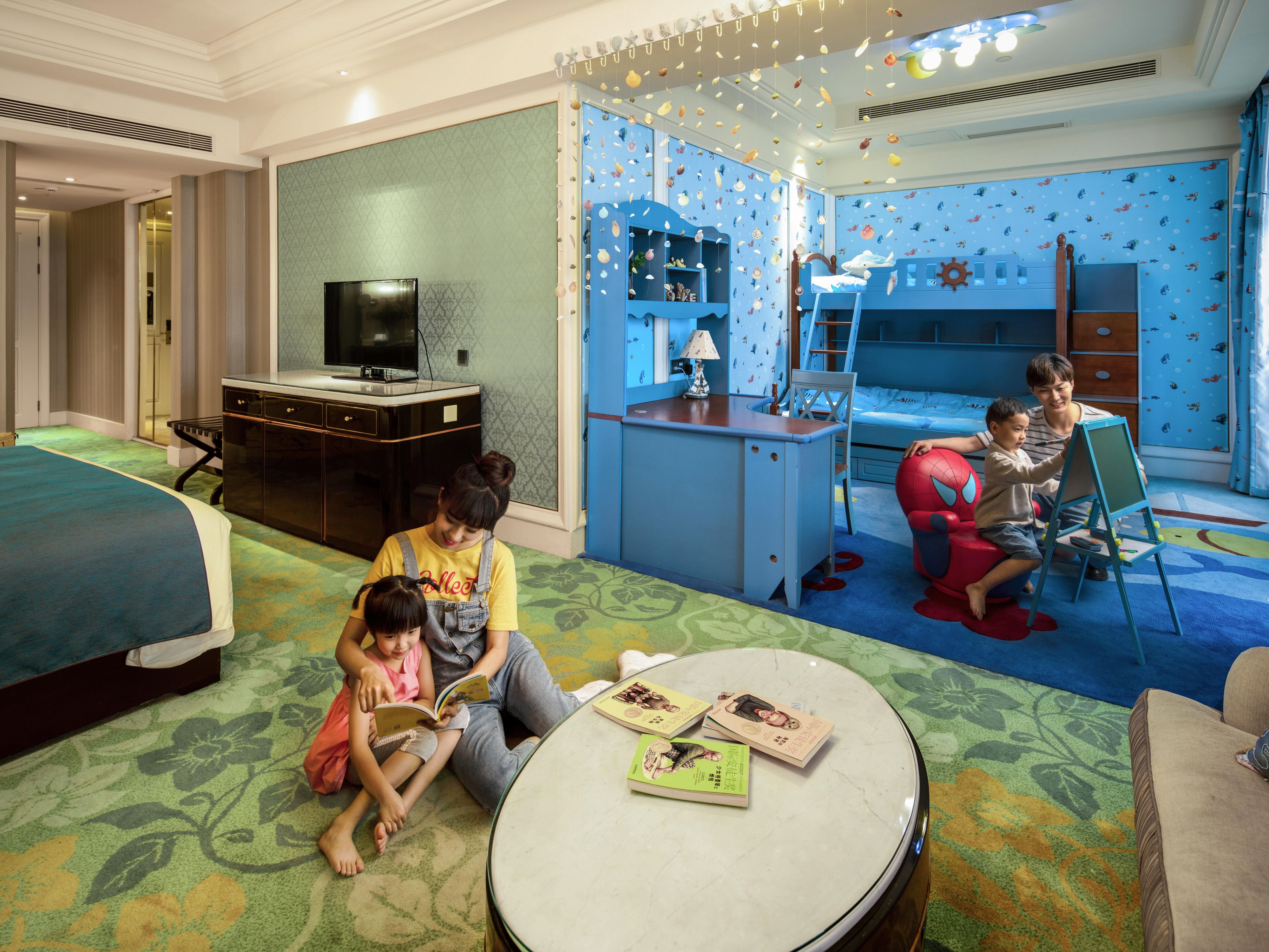 FAMILY THEME ROOM