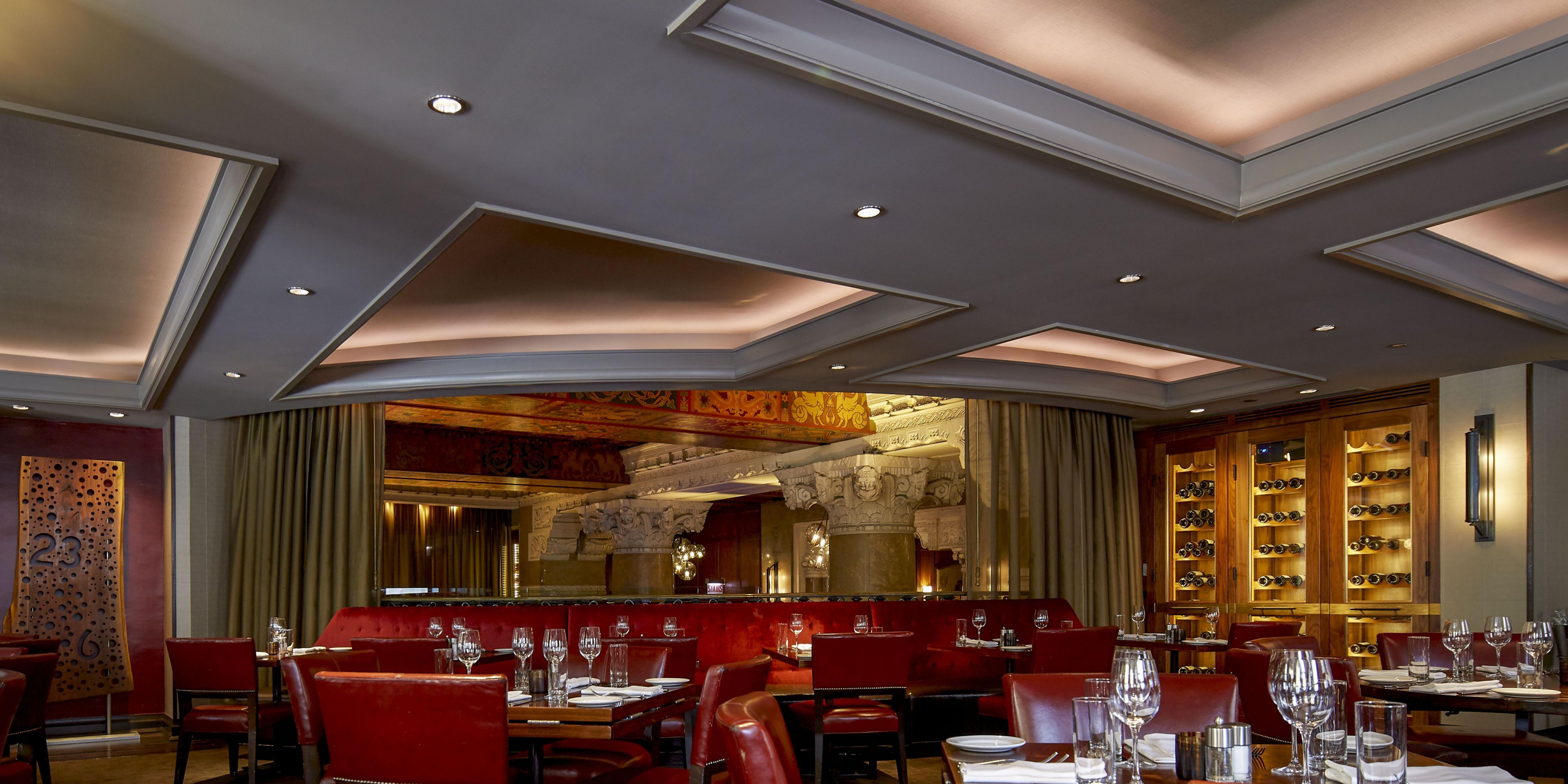 その名の由来にふさわしい高品質の料理を提供するMichael Jordan's Steak Houseは、素晴らしいプライム、ドライエージ、ハンドカットビーフ料理で広く知られています。 シグネチャーチキンやフィッシュのオプションもメニューにあります。