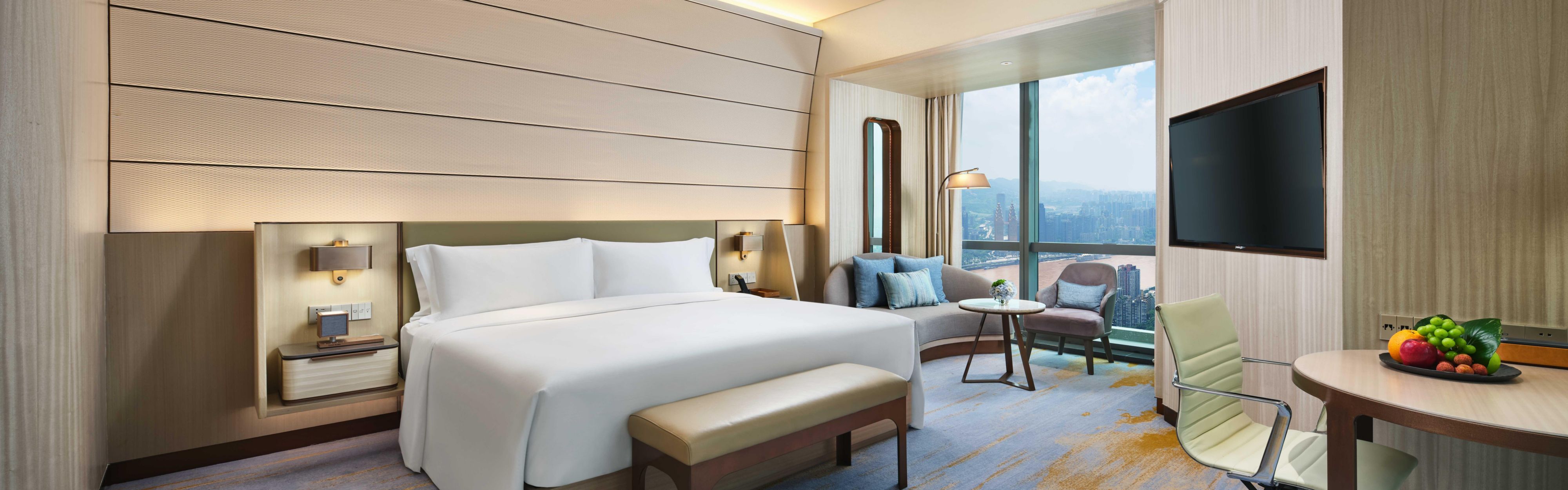 IC-Chongqing-Raffle-City-King Premium River View Lounge Accessible