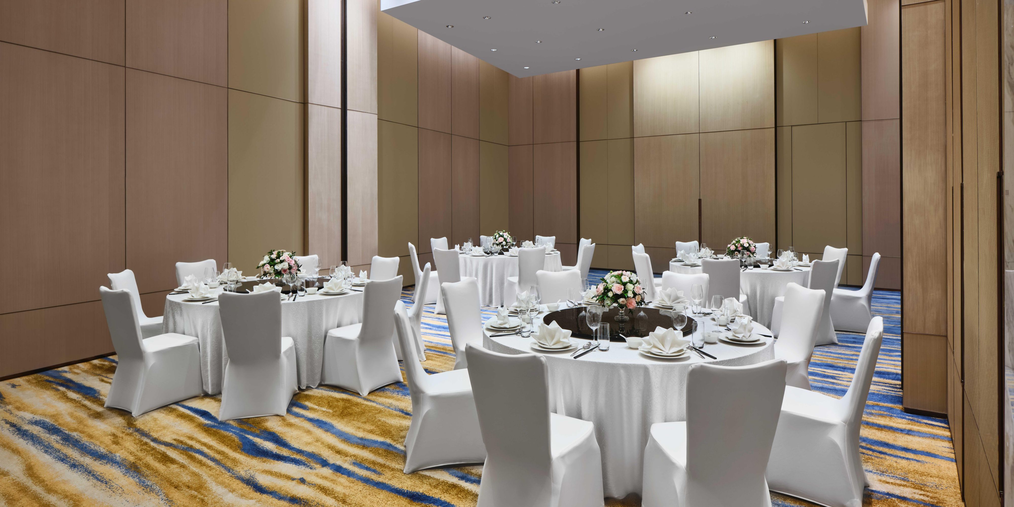 会议室(5 6)圆桌式摆台