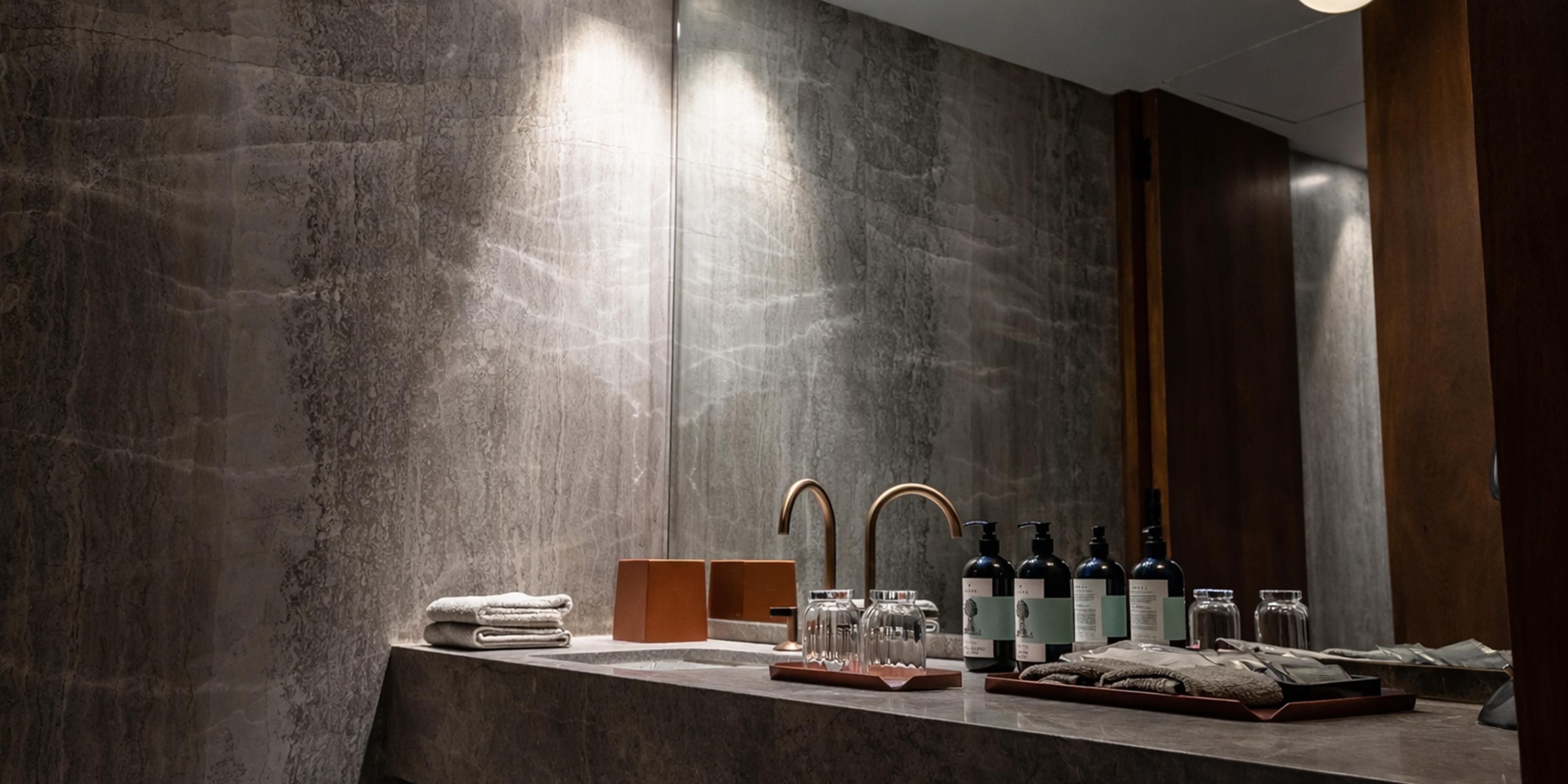 Bathroom of a Luxury Room at Presidente InterContinental Miyana