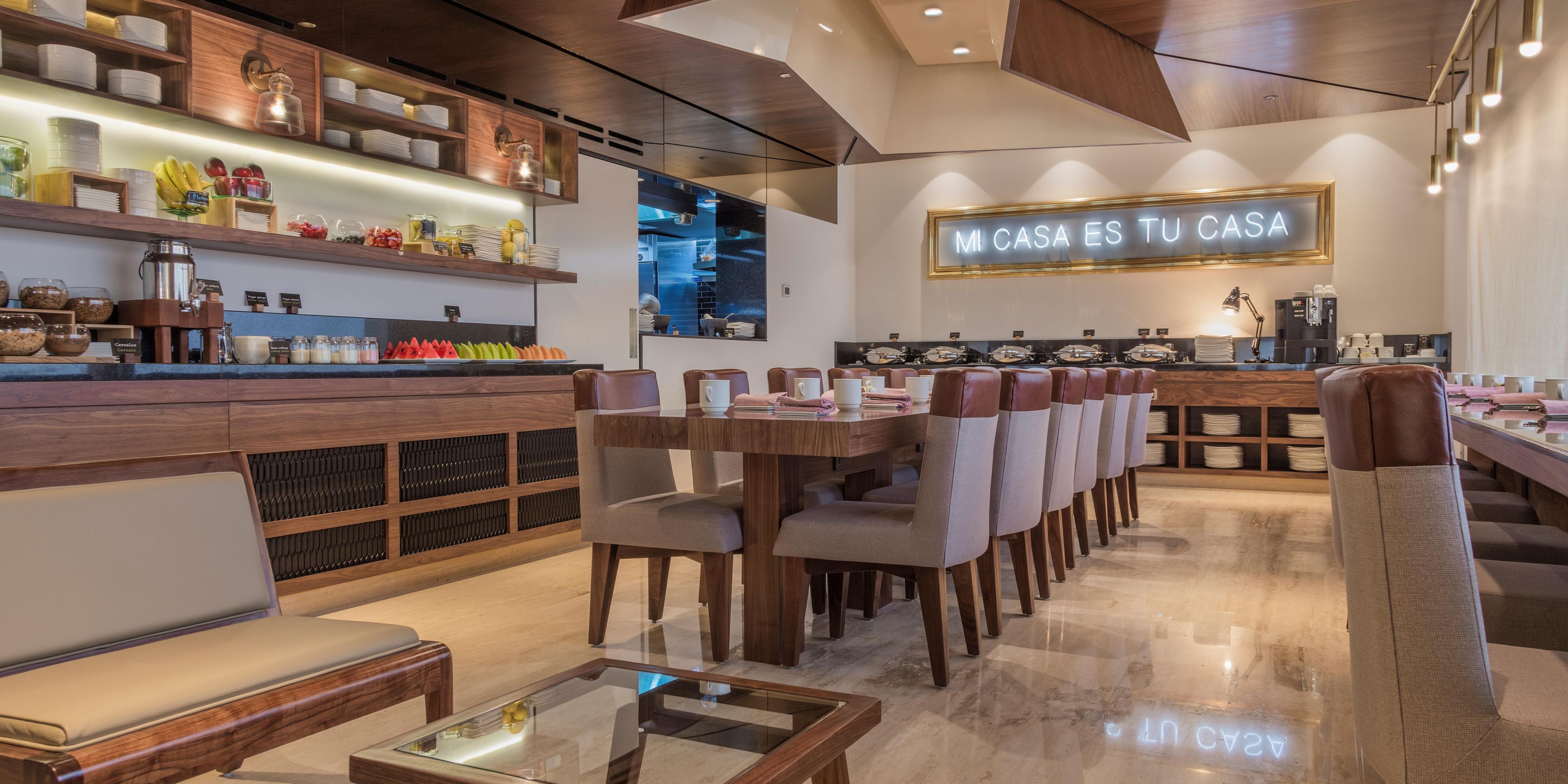 Club Floor Lounge