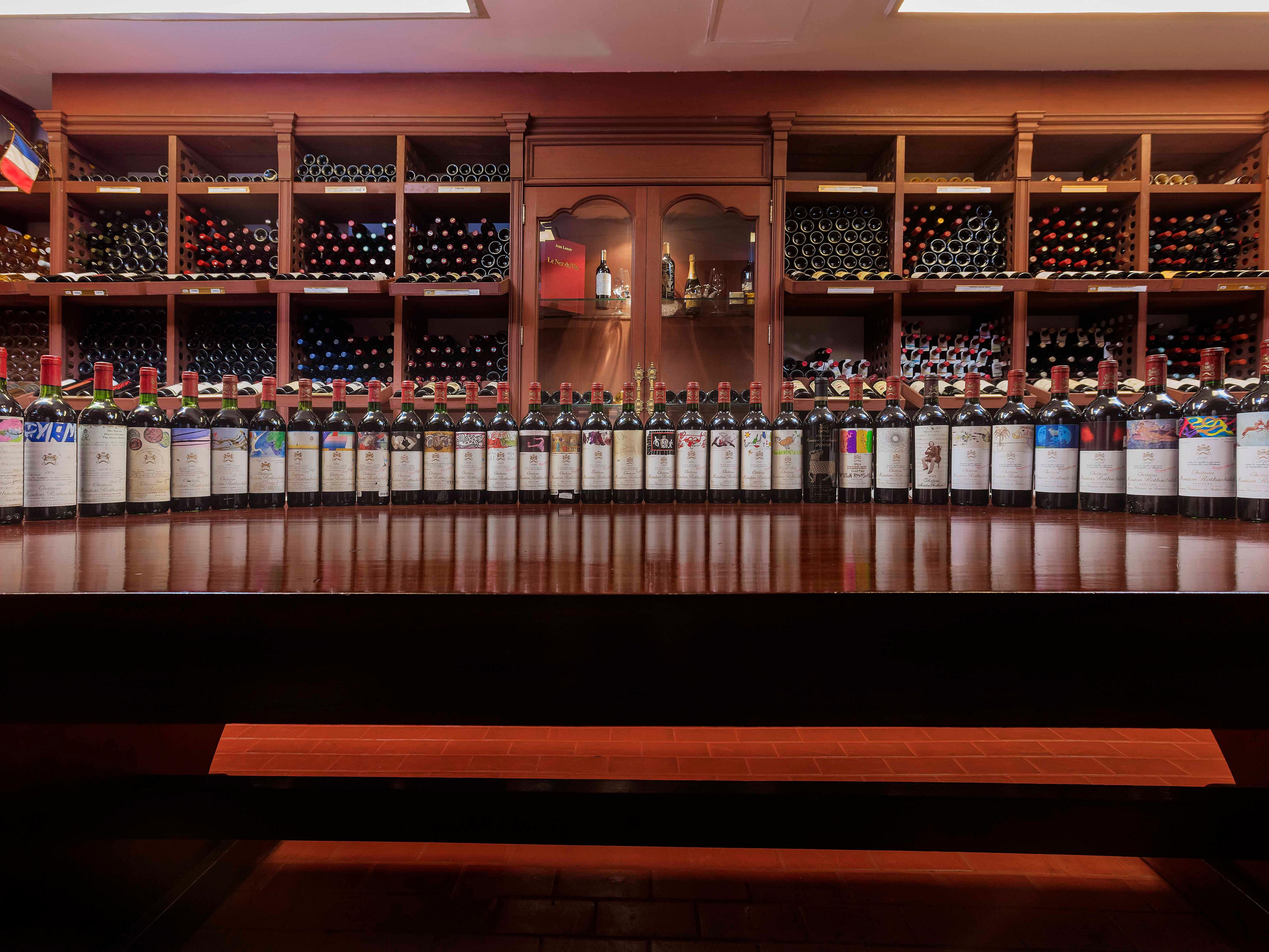 Mexico City luxury Hotel. Enjoy a selection of fine wines.