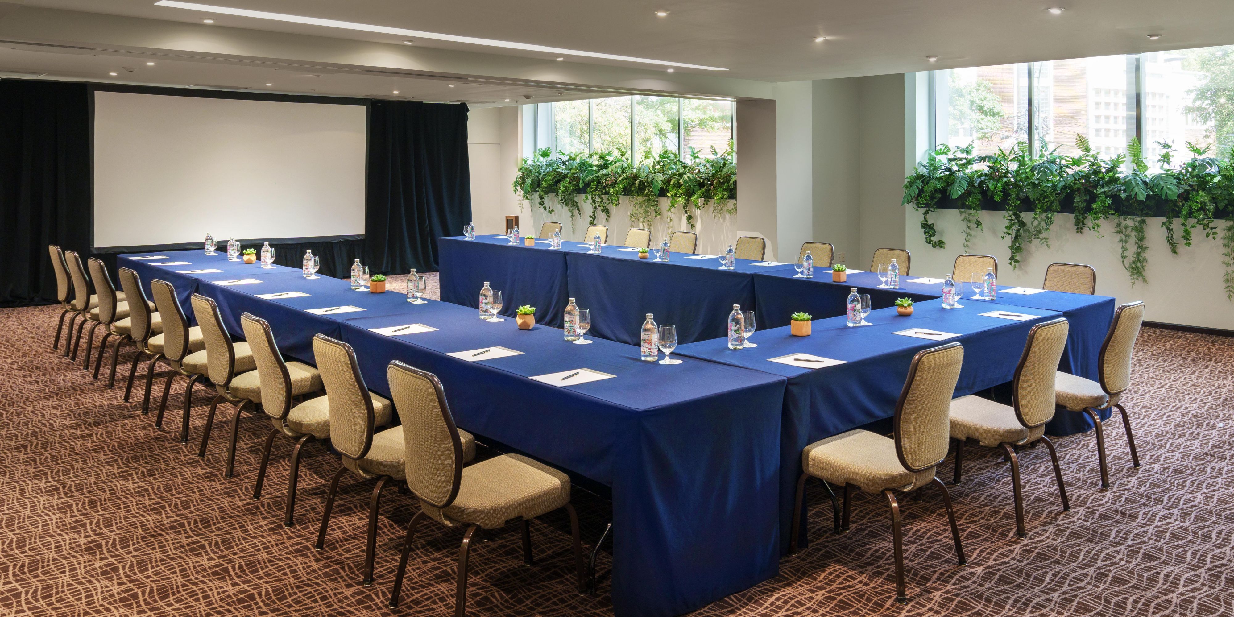 Plan your next event, conferences, and celebrations at this Mexico City luxury hotel. We offer 13 event spaces in Polanco, accommodating up to 1,200 people, with 20 divisible rooms and a Business Center featuring 6 meeting rooms.