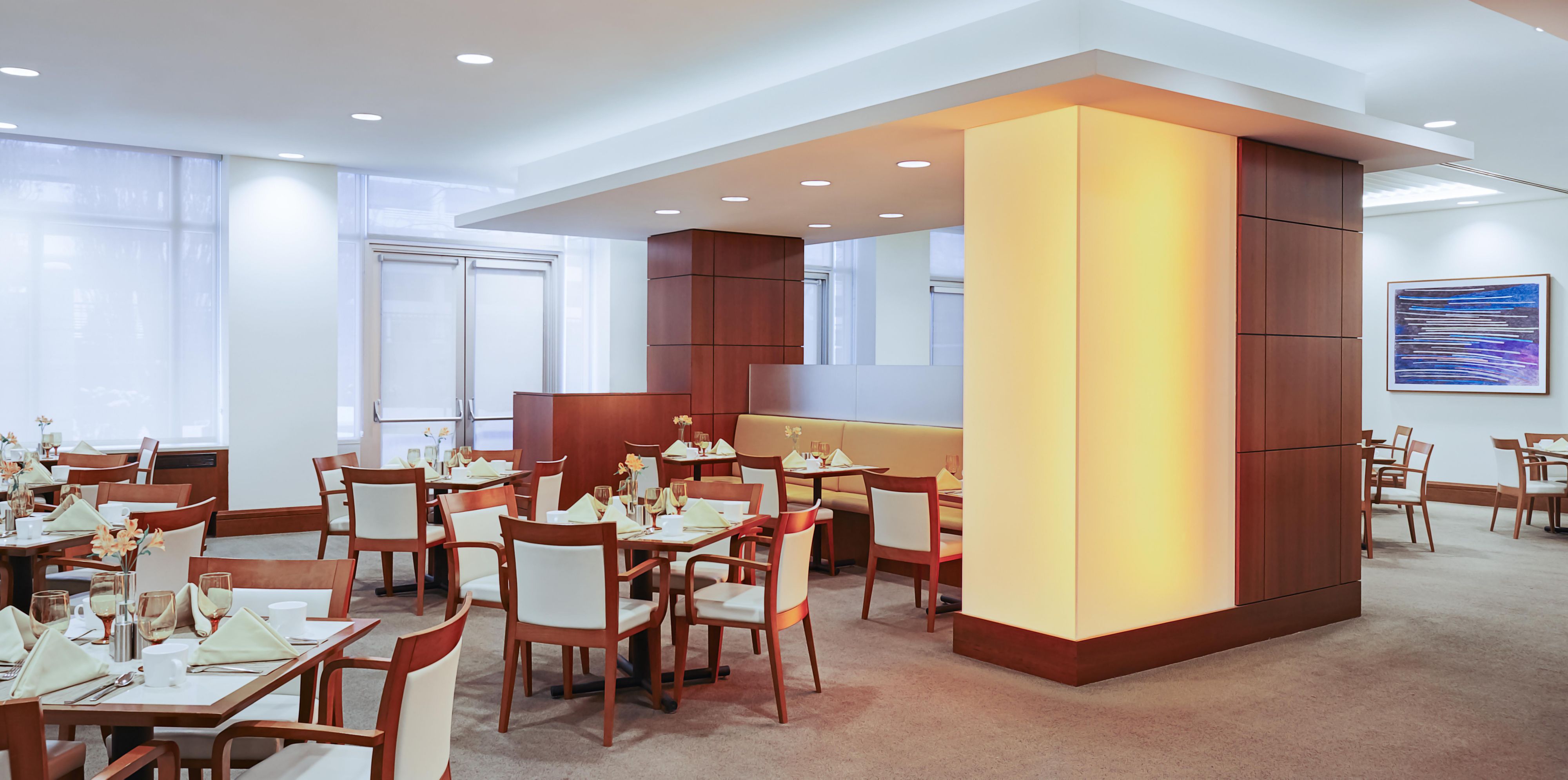One of Cleveland’s top restaurants, C2 Restaurant Bar and Lounge is known for its seasonally inspired menu and healthy, creative fare. Dishes are handcrafted from fresh, locally sourced ingredients for a delectable experience. Gluten-free, dairy-free, and vegan options are available.