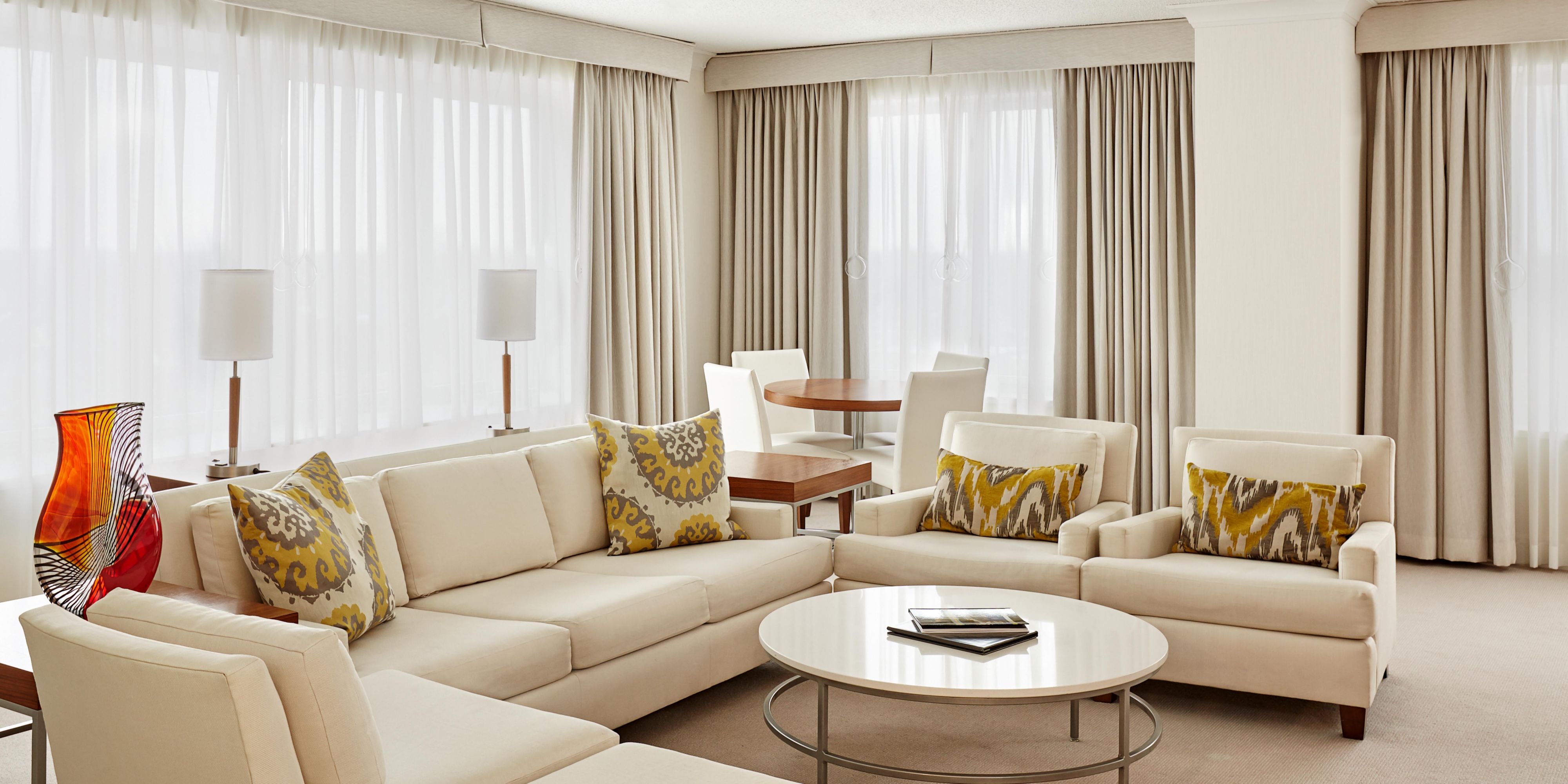 Using advanced anti-viral technology to eliminate contaminants, our hypoallergenic suites ensure wellbeing. Purified air and allergy-free bedding are a signature of these two-bay suites which feature separate living and dining areas, a queen sleeper sofa, wet bar, refrigerator, and microwave. 