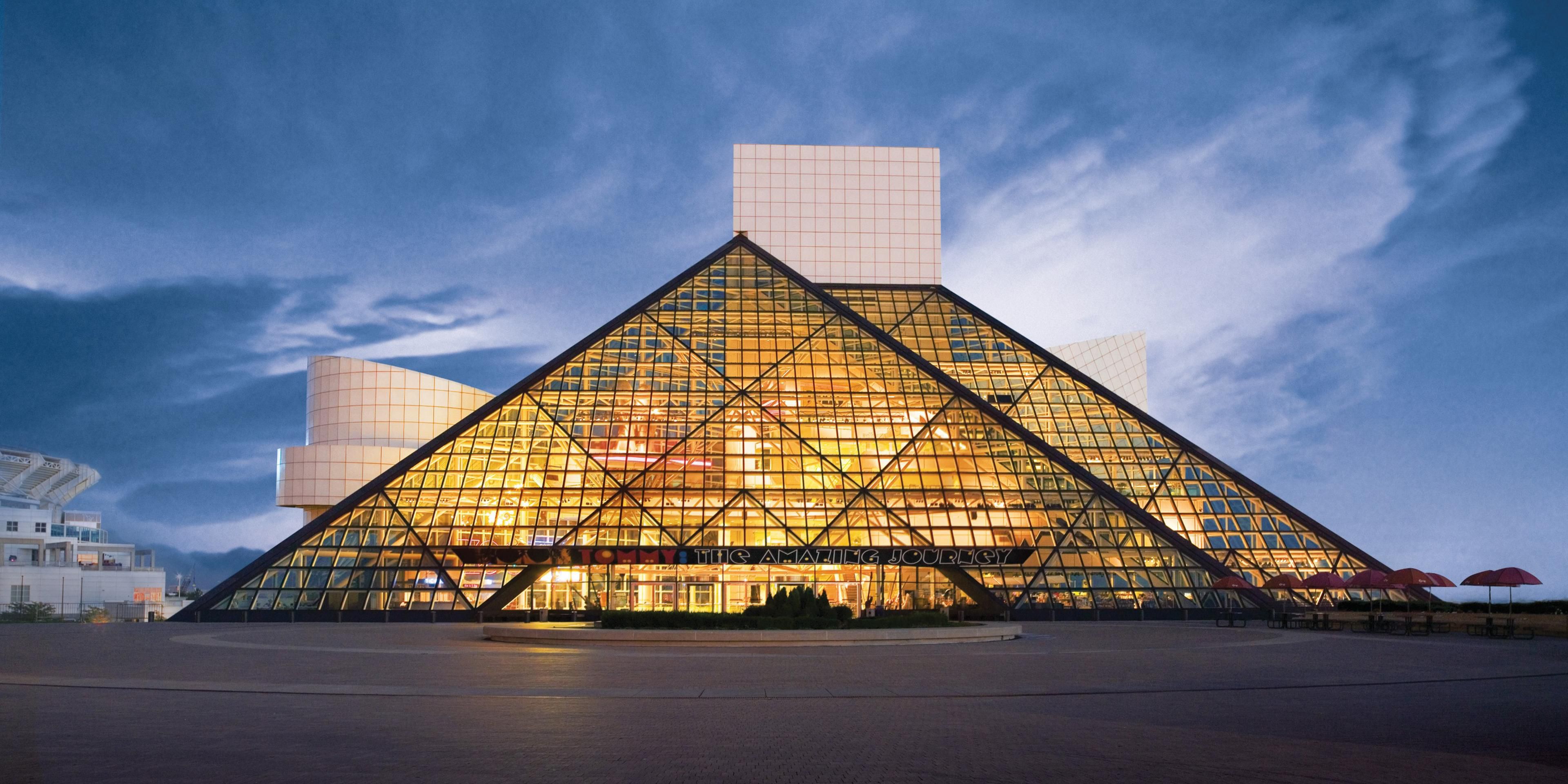 Just a short drive from our hotel, Little Italy tempts with authentic Italian-American cuisine. Also worth visiting: the renowned Rock and Roll Hall of Fame and Museum®, Cleveland State University, The Great Lakes Science Center, and The Cleveland Museum of Art.