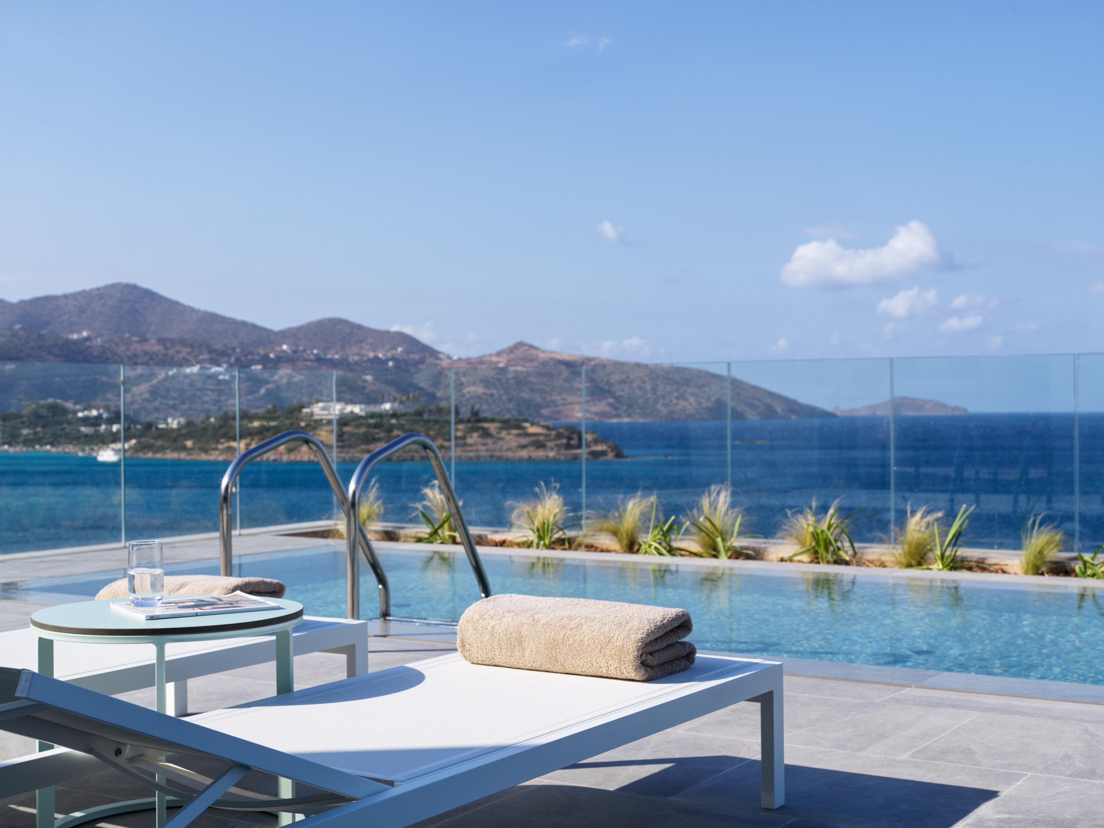 Sea views from the terrace of the King Premium with  Pool  