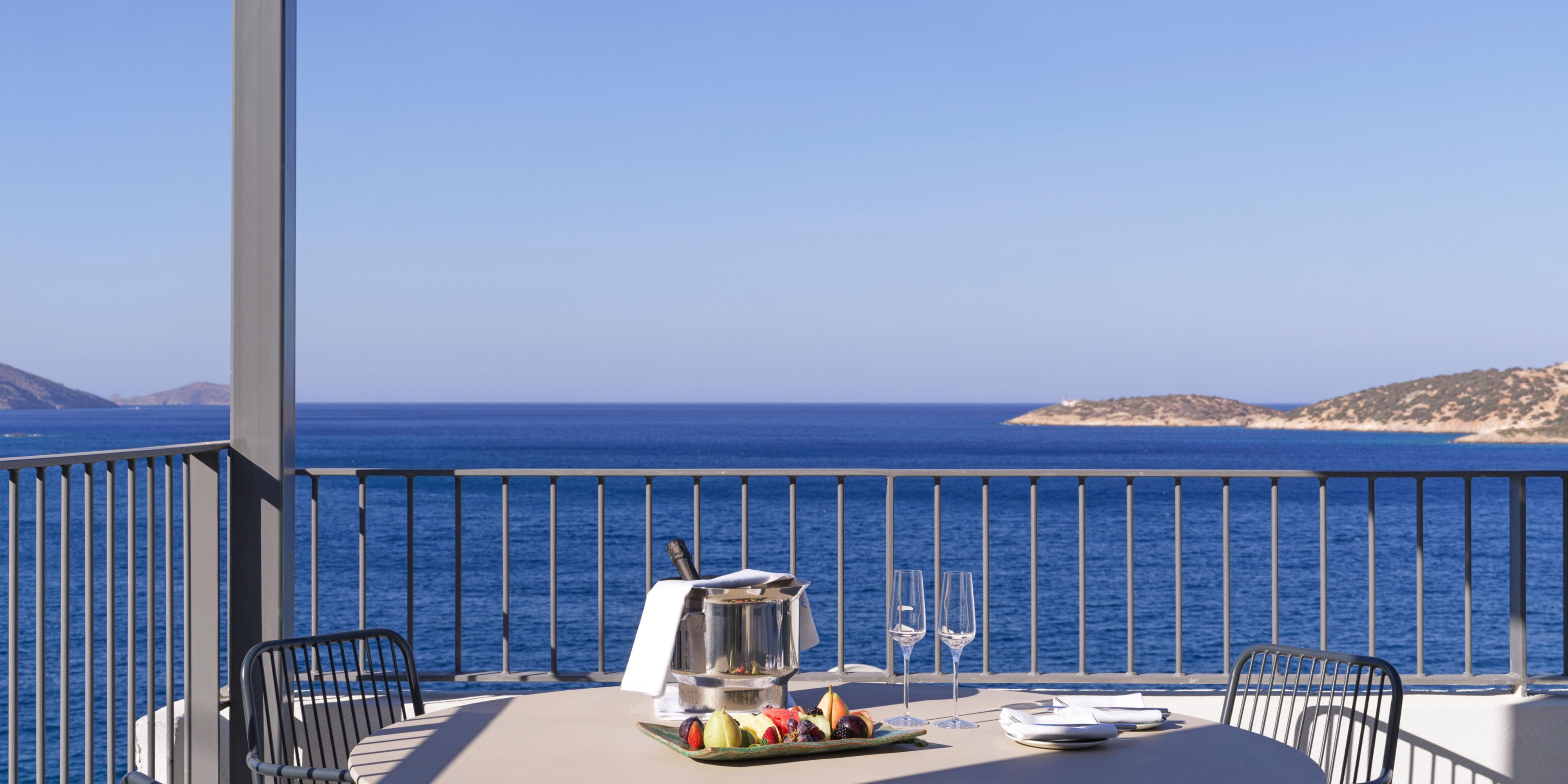 A peaceful retreat with the horizon just beyond your balcony.