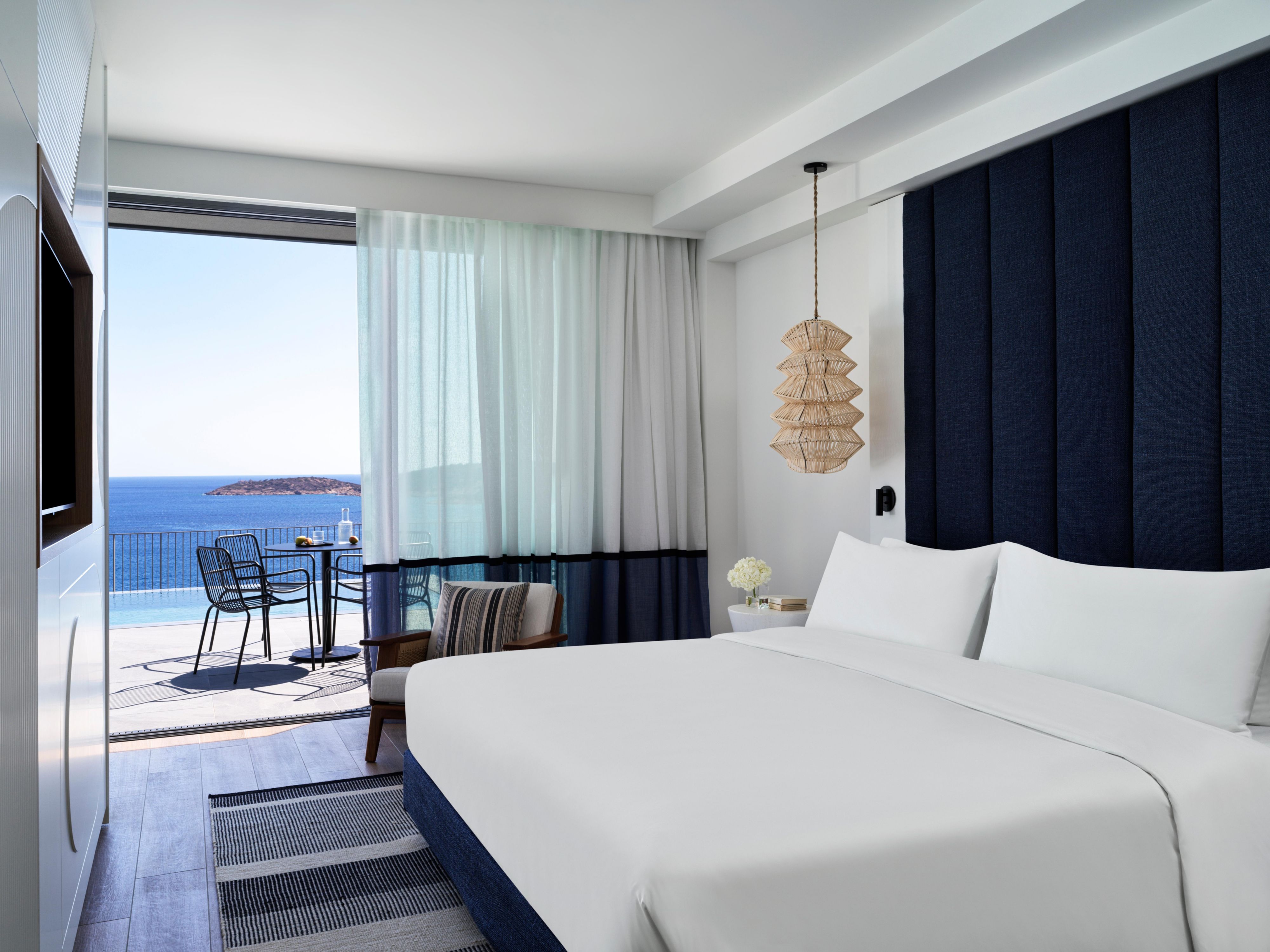 Infinity blue Suite with private pool