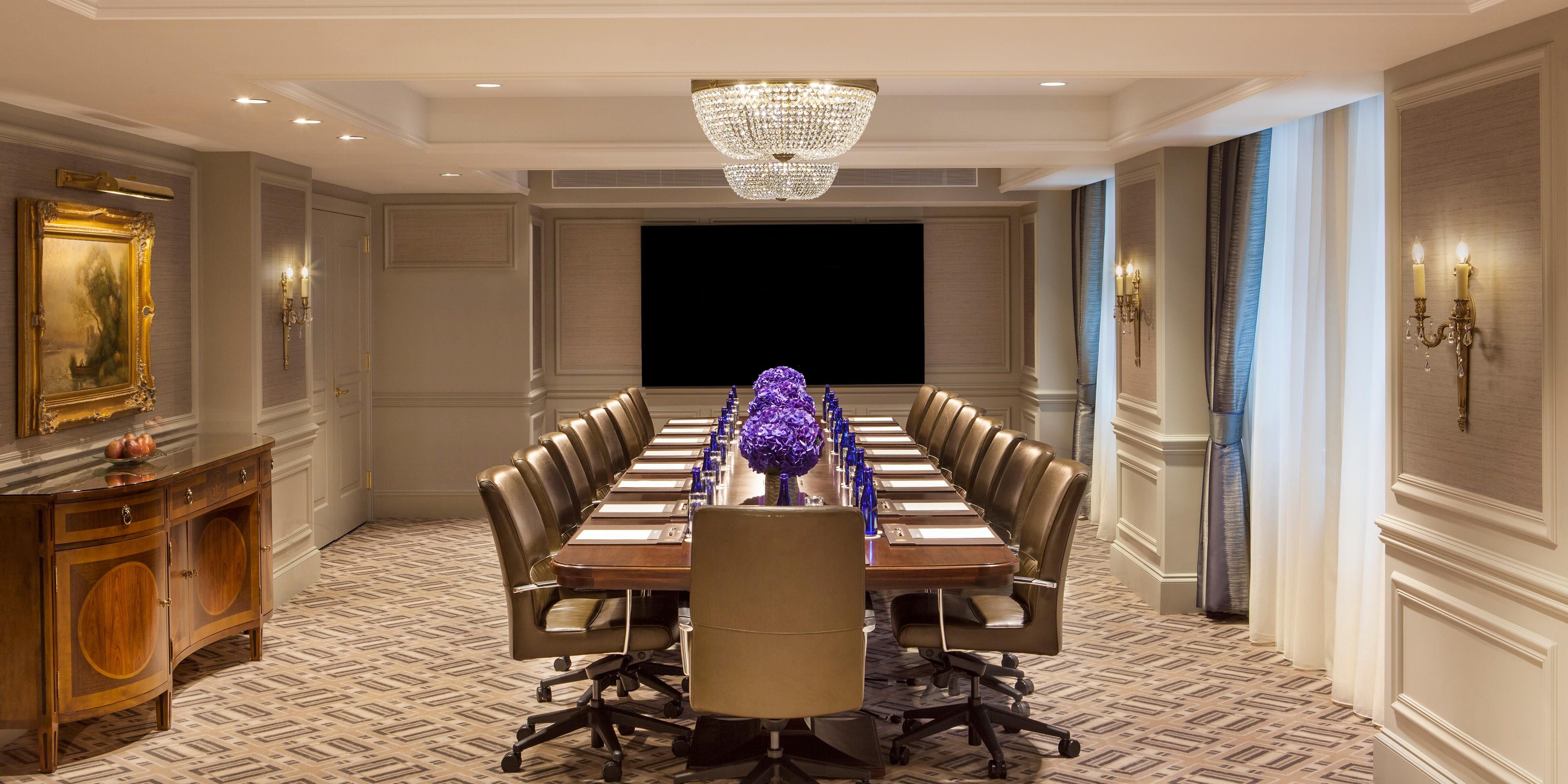This Dallas luxury hotel features over 21,000 sq. ft. of spacious event space, private meeting rooms, intimate settings, and the latest in technology. There are 15 separate meeting rooms; the largest is 3,820 sq. ft. Locally inspired catering and professional meeting planning service is also available.