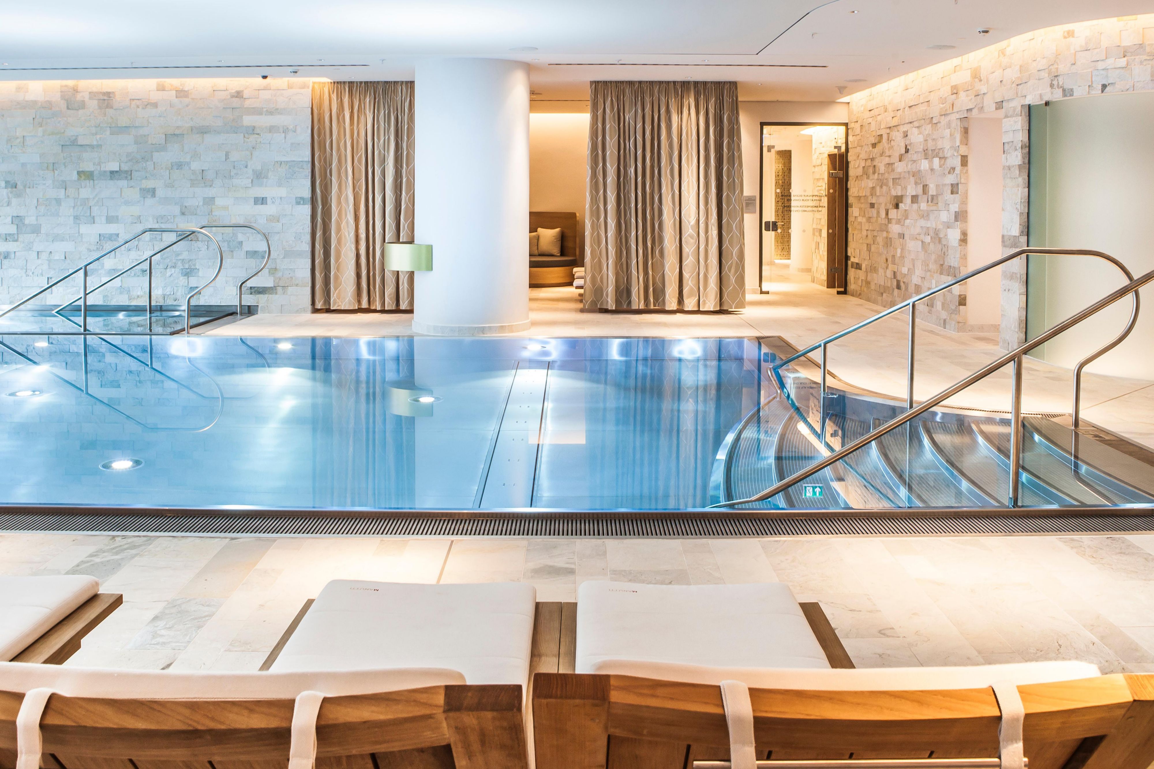 Welcome to the Alpine Spa at the InterContinental Davos. Take some time to soothe your soul, regenerate your body, slow down your pace and absorb the power of Davos and its magnificent mountainous surroundings.