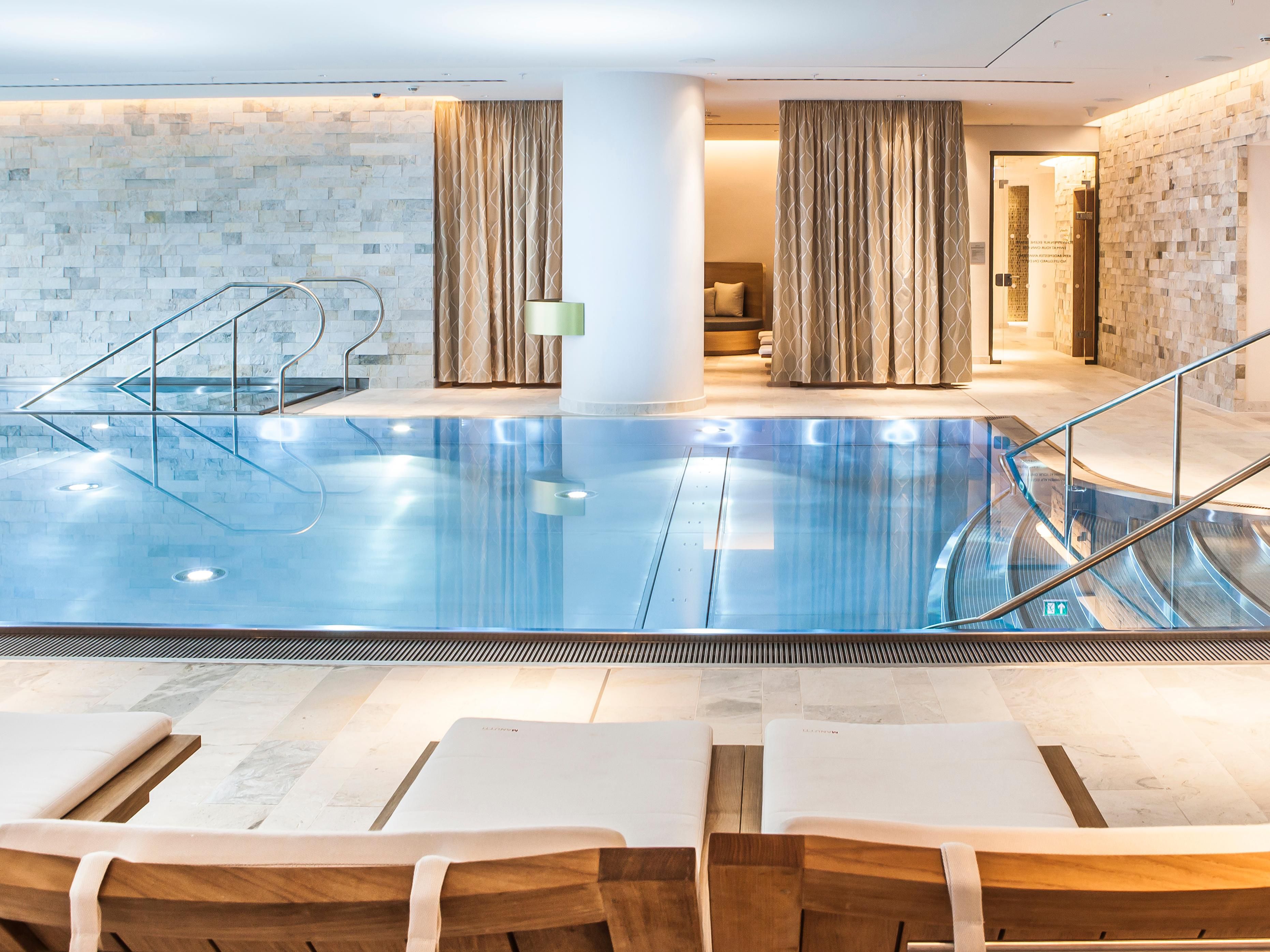 Bienvenue au Spa Nescens de l’AlpenGold Davos. Prenez le temps d’apaiser votre âme, de régénérer votre corps, de ralentir le rythme et d’absorber l’énergie positive de Davos et de ses magnifiques paysages montagneux.