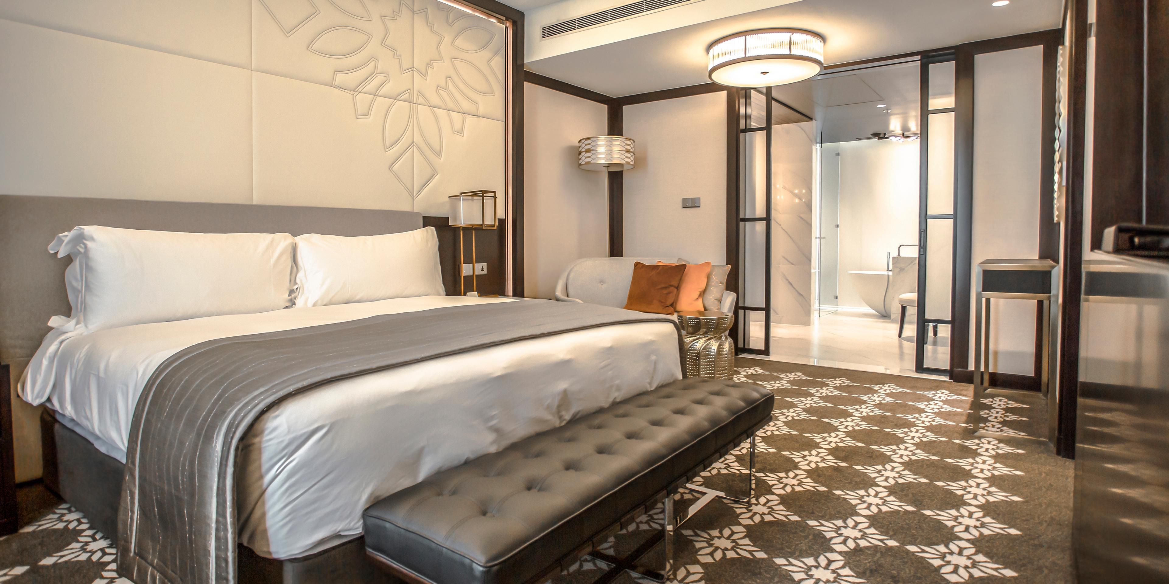The opulent 75 square meter suite features a large living room and a spaciously appointed bedroom gives plenty of room to unwind. The commodious bathroom and the view-through window add comfort to the eyes. The suite has a toilet in isolation which can be used distinctively.