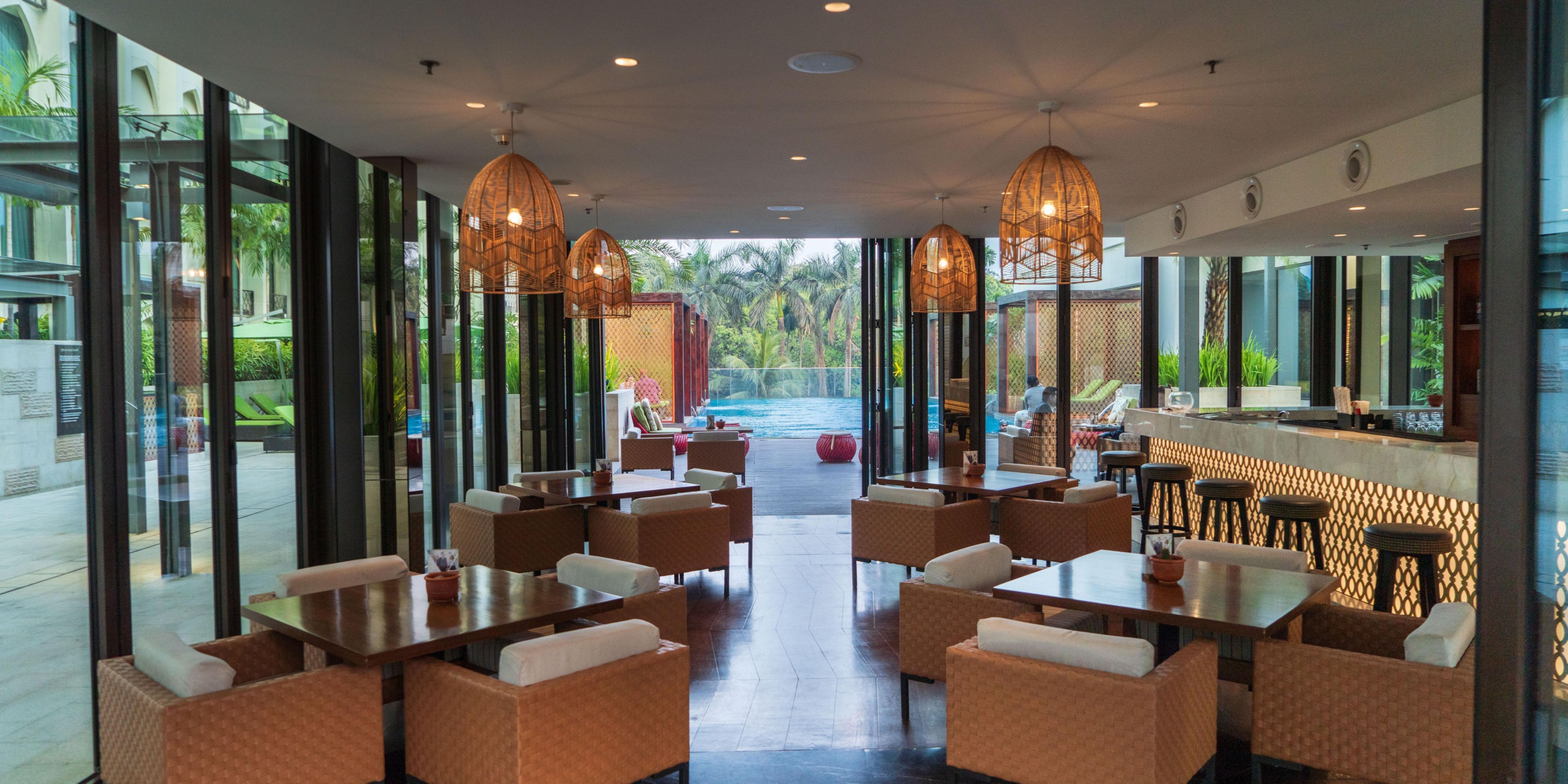 If the great indoors is getting to you, step outside to the Aqua Deck and let the soothing natural elements revive you. The poolside restaurant offers great music, a famous Ramna Park view, and an assortment of craft mocktails, salads, and finger foods. This locale is the one whose main agenda is to relax you. Operating hours – 10:00 am – 10:00pm