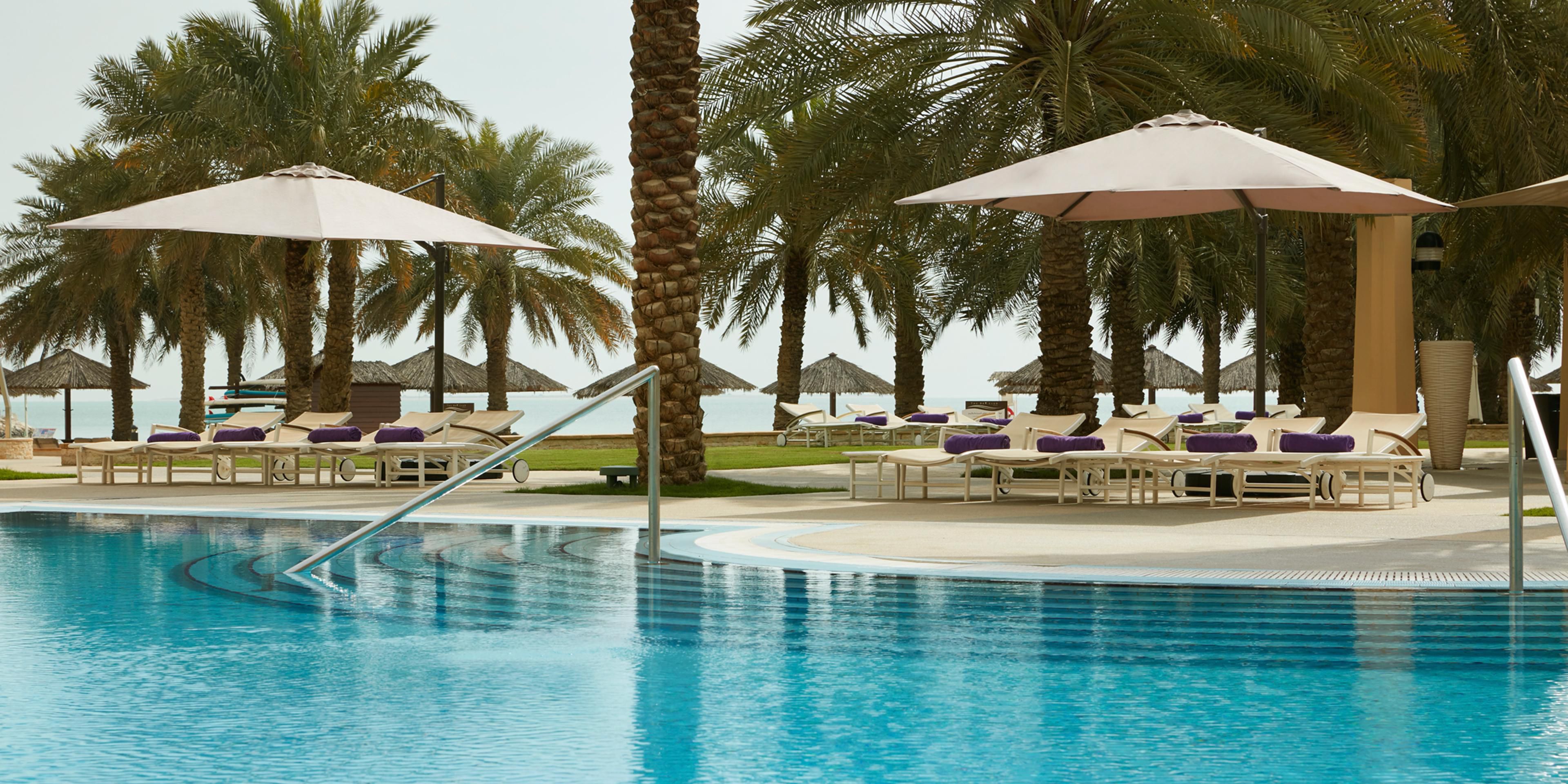 Soak in the sunshine at Doha's longest private beach, or relax by the pool. The Bay Club offers endless recreation options like a state-of-the-art 24-hour gym, tennis and squash courts, fitness classes, watersports, and more. 