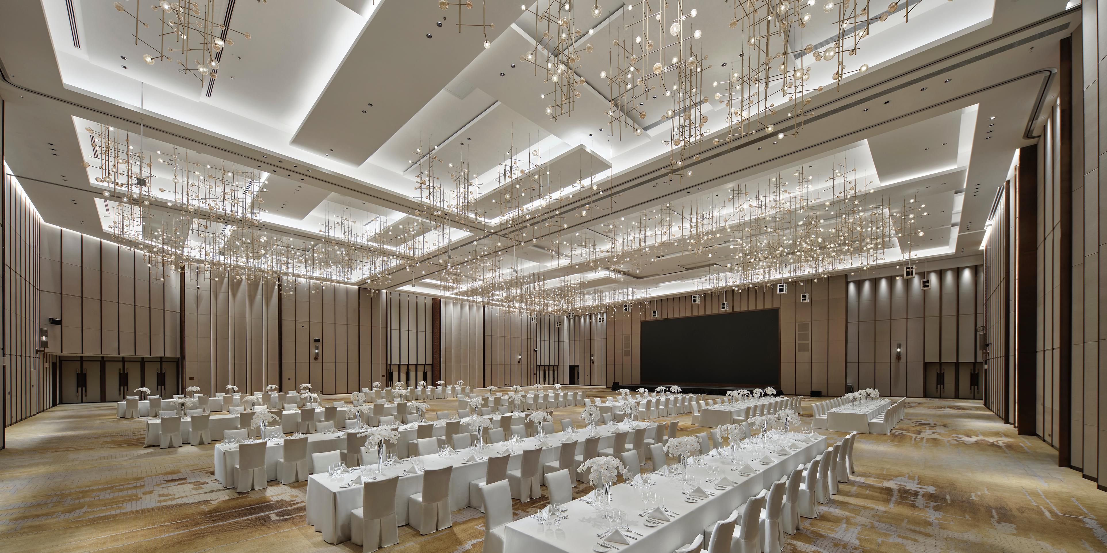 InterContinental Dongguan boasts a massive 5,000 square metres of versatile, state-of-the-art hosting space that features a high-tech 5D holographic projection system. This includes a 2,200 square metre pillarless Grand Ballroom with a 110 square metre LED screen, as well as an additional 550 square metre of outdoor space.