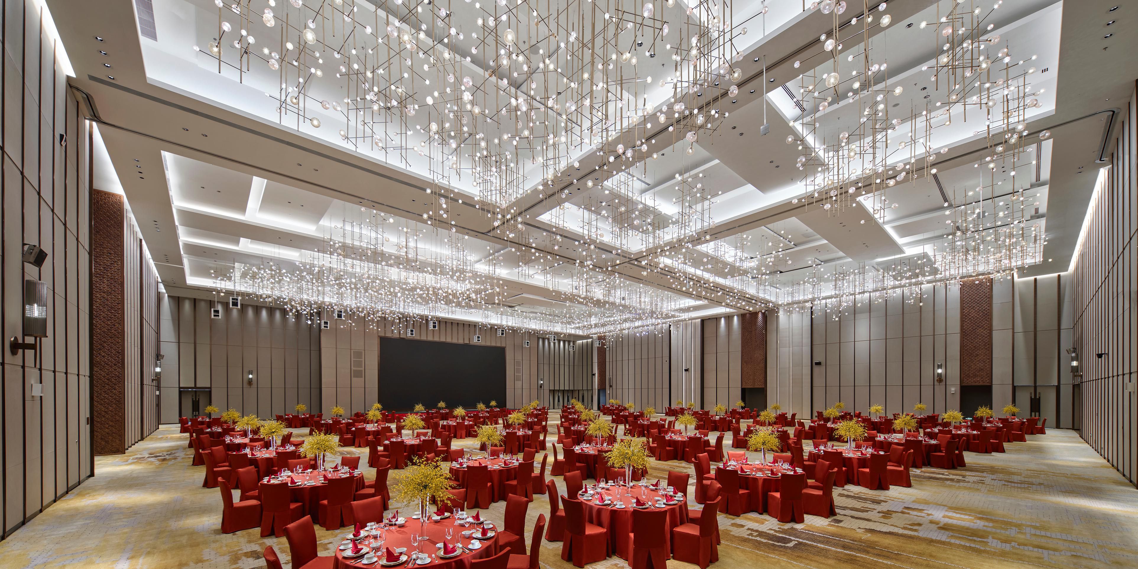 InterContinental Dongguan is experienced in hosting a variety of wedding styles from highly elegant, traditional ceremonies to those with a more chic and modern flair. Our grand ballroom, pristine chapel and indoor and outdoor square each make for an ideal, dream-wedding venue that will set the mood for the bride and groom’s special day.