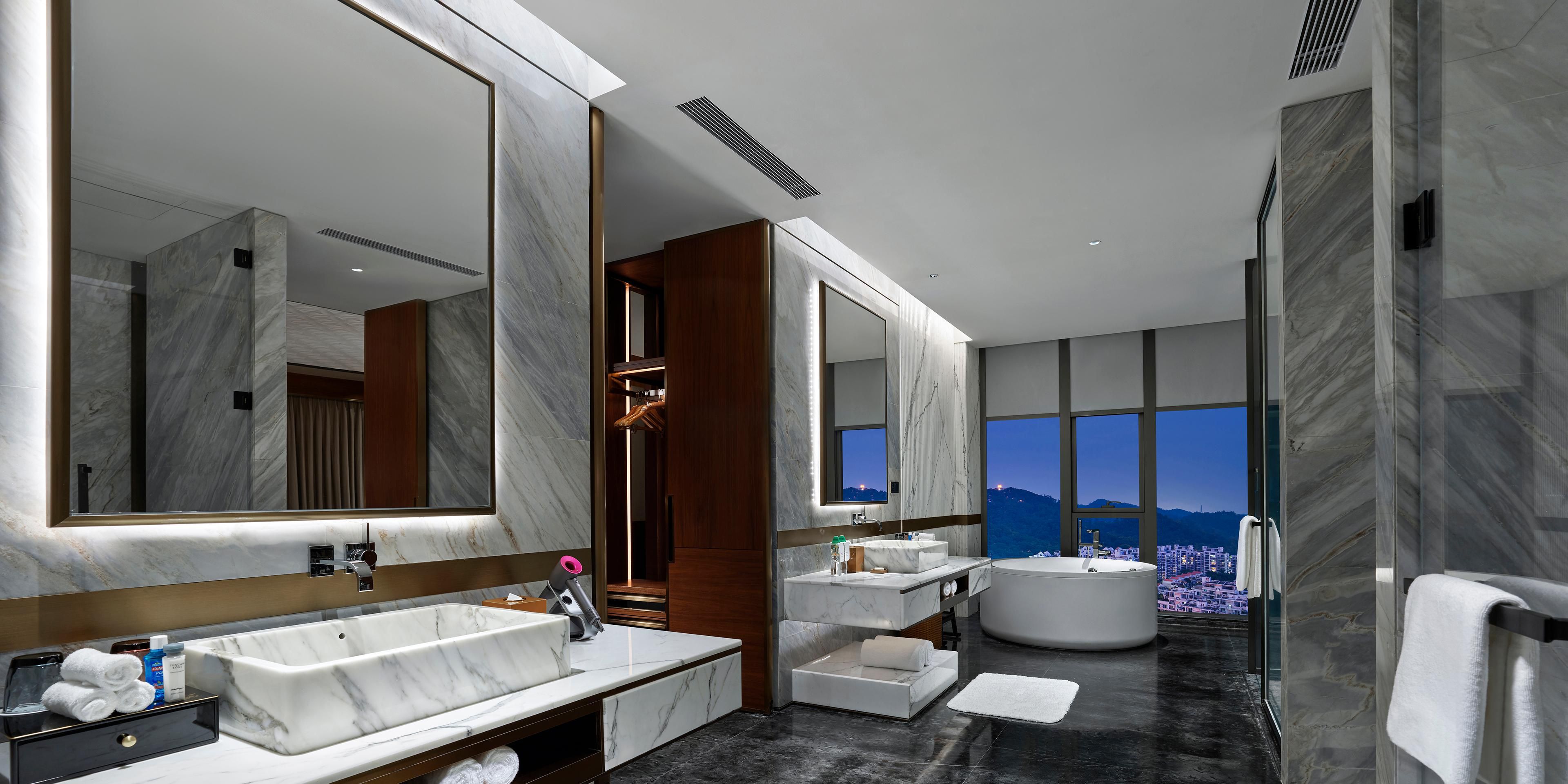 1 King Presidential Suite - Dining Area