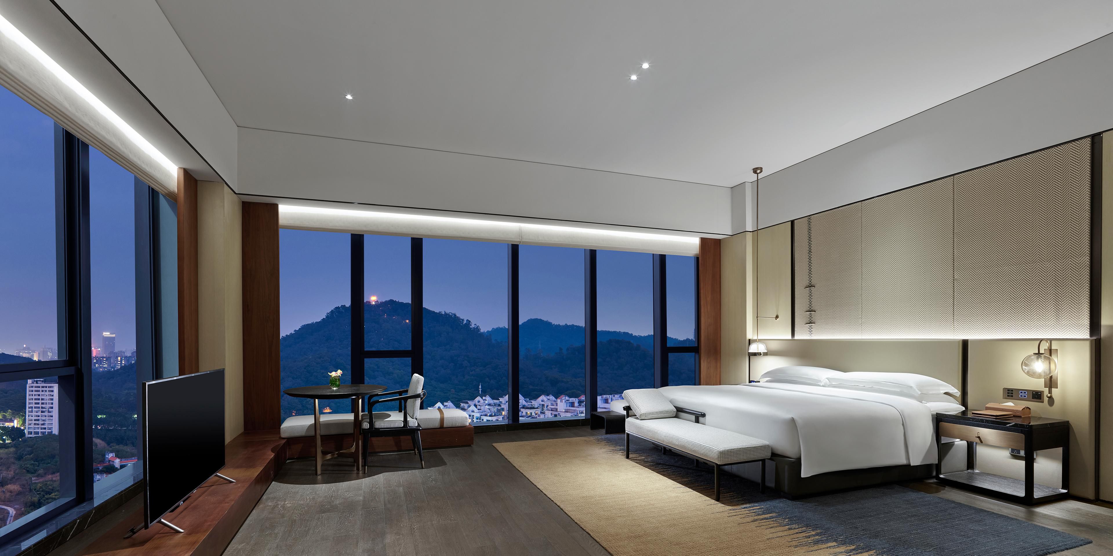 1 King 1 Bedroom Suite Mountain View - Bedroom 