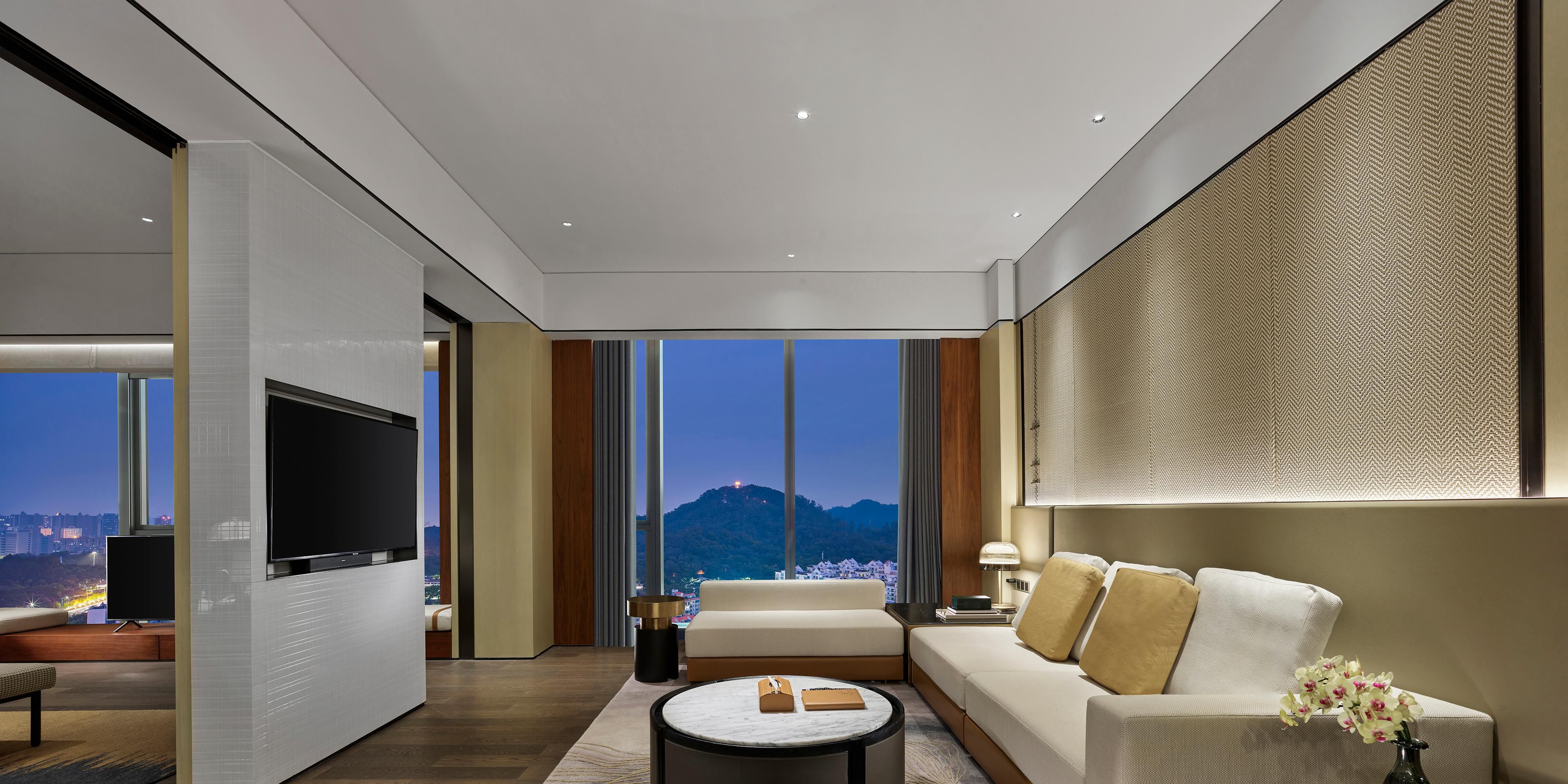 1 King 1 Bedroom Suite Living Dining Area – Living Area Outside 