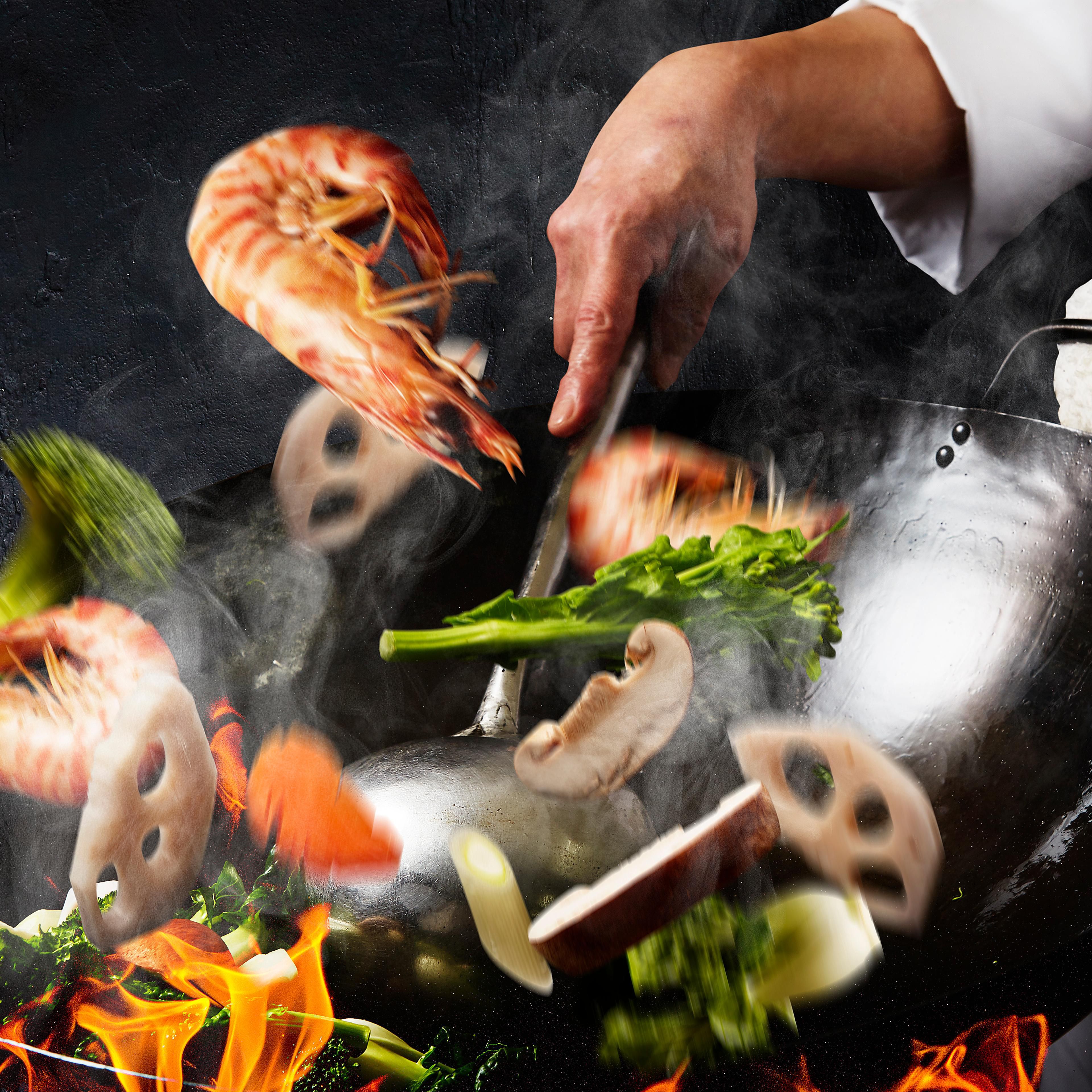 Hot wok flipping stir fry