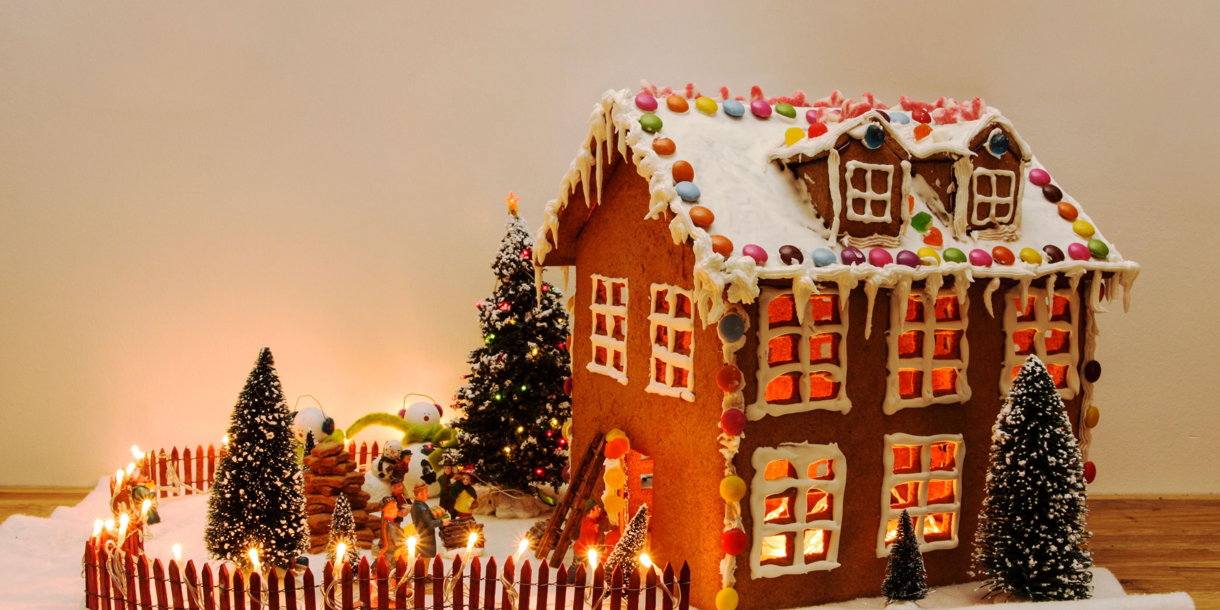 ホリデーの魔法はアンコラのジンジャーブレッドハウスデコレーションクラスで始めましょう。レストランのパティシエの指導の下、お子様が自分で食べられる作品をデザインすることができます。フェイスペインティング、ホットチョコレートステーション、お祝いのお菓子など、楽しい季節の幕開けを始めましょう。