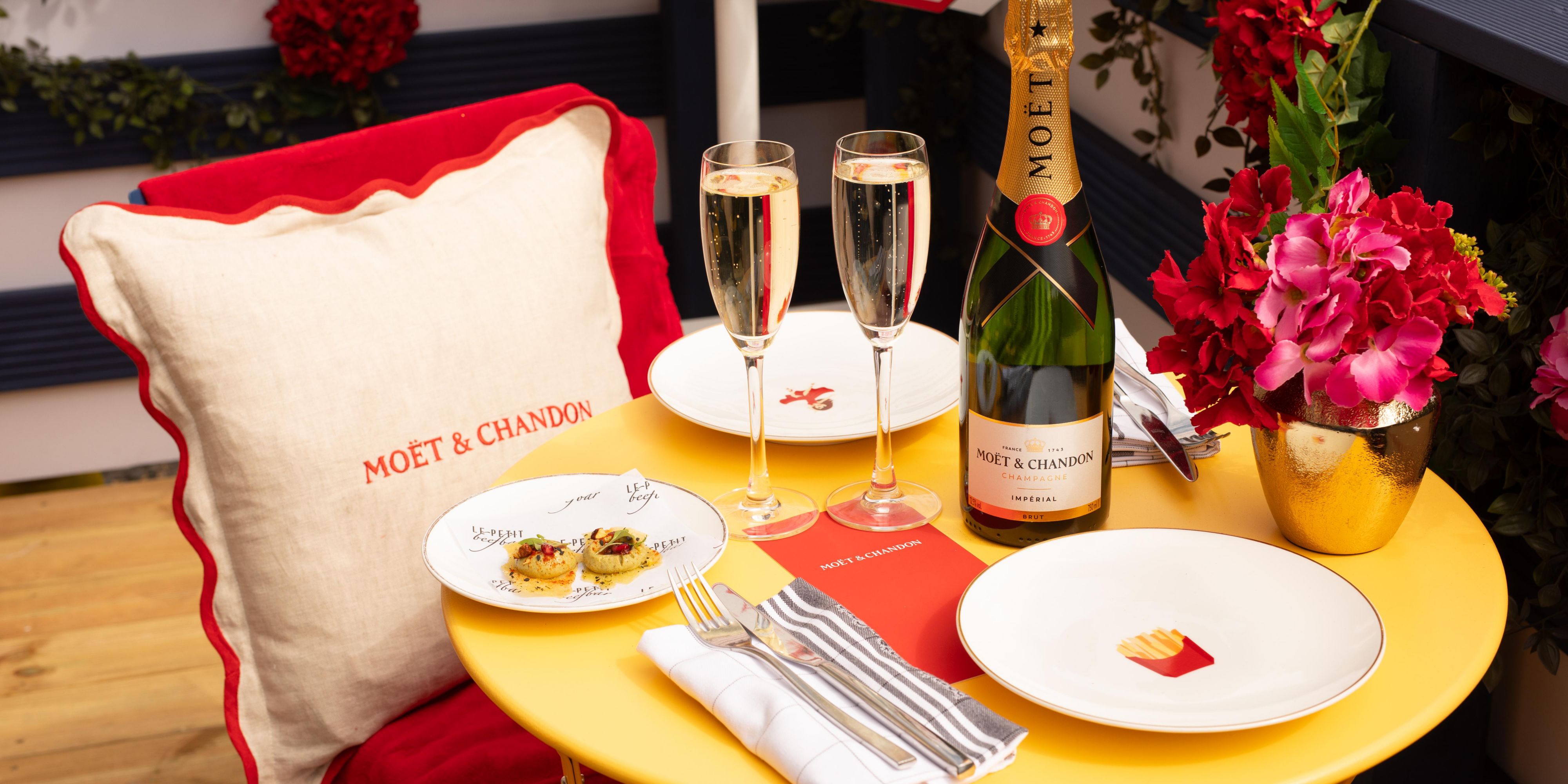 Le Petit Beefbar’s grand Moët & Chandon Summer Terrace is officially open! Enjoy our curated collection of Le Petit Beefbar x Moët & Chandon cocktails, paired with delicious street food dishes from the world-renowned kitchen at Le Petit Beefbar. Walk-ins only. Open from 12.30-10pm.