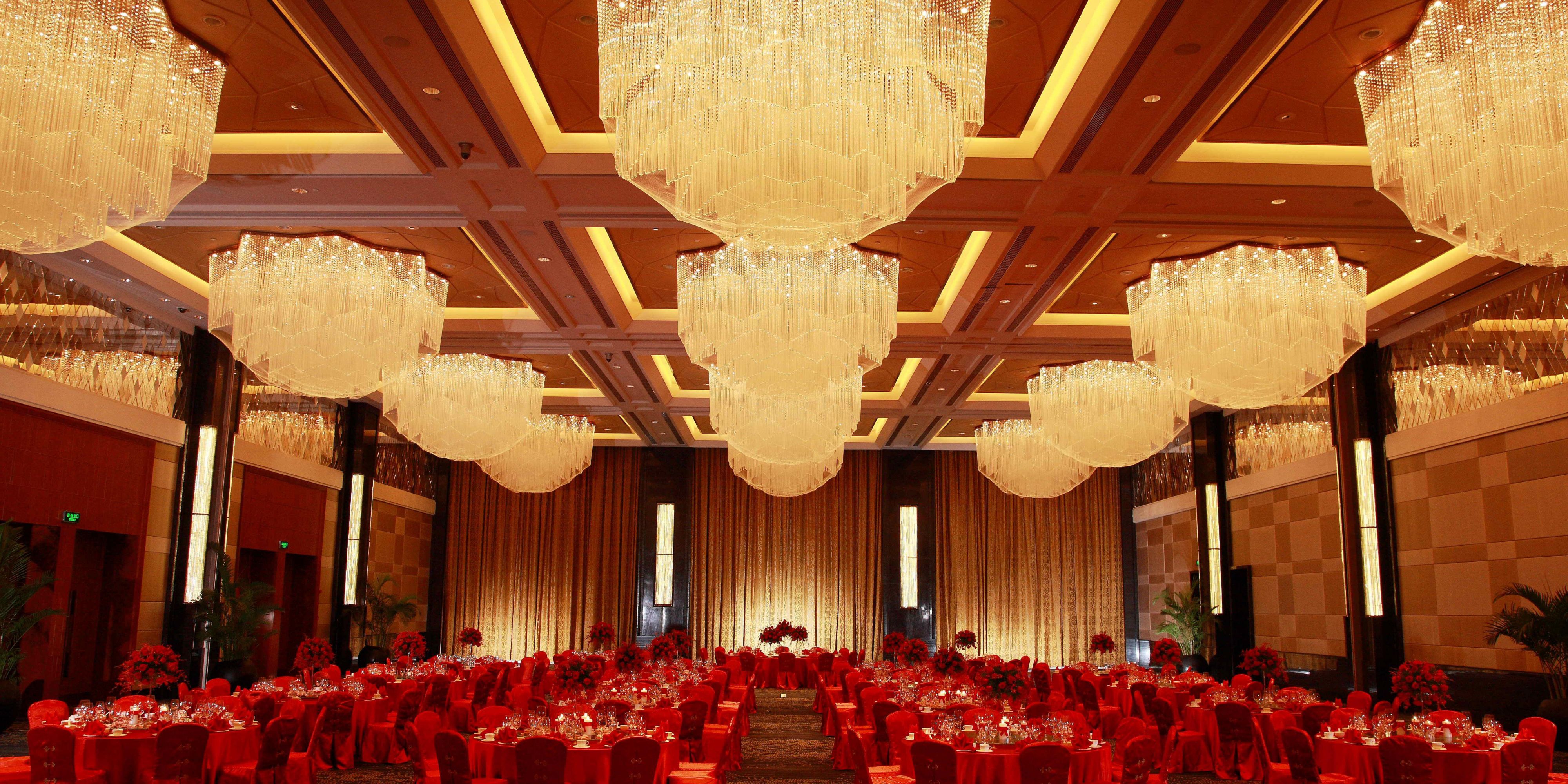 Whether you are into the splendid settings of a traditional Chinese wedding banquet, or a graceful Western style wedding reception, Intercontinental Foshan fulflls all that you would expect to have on the perfect wedding day.
For wedding inquiries, please contact our Wedding Specialist:0757-8626 8888 ext.6331
