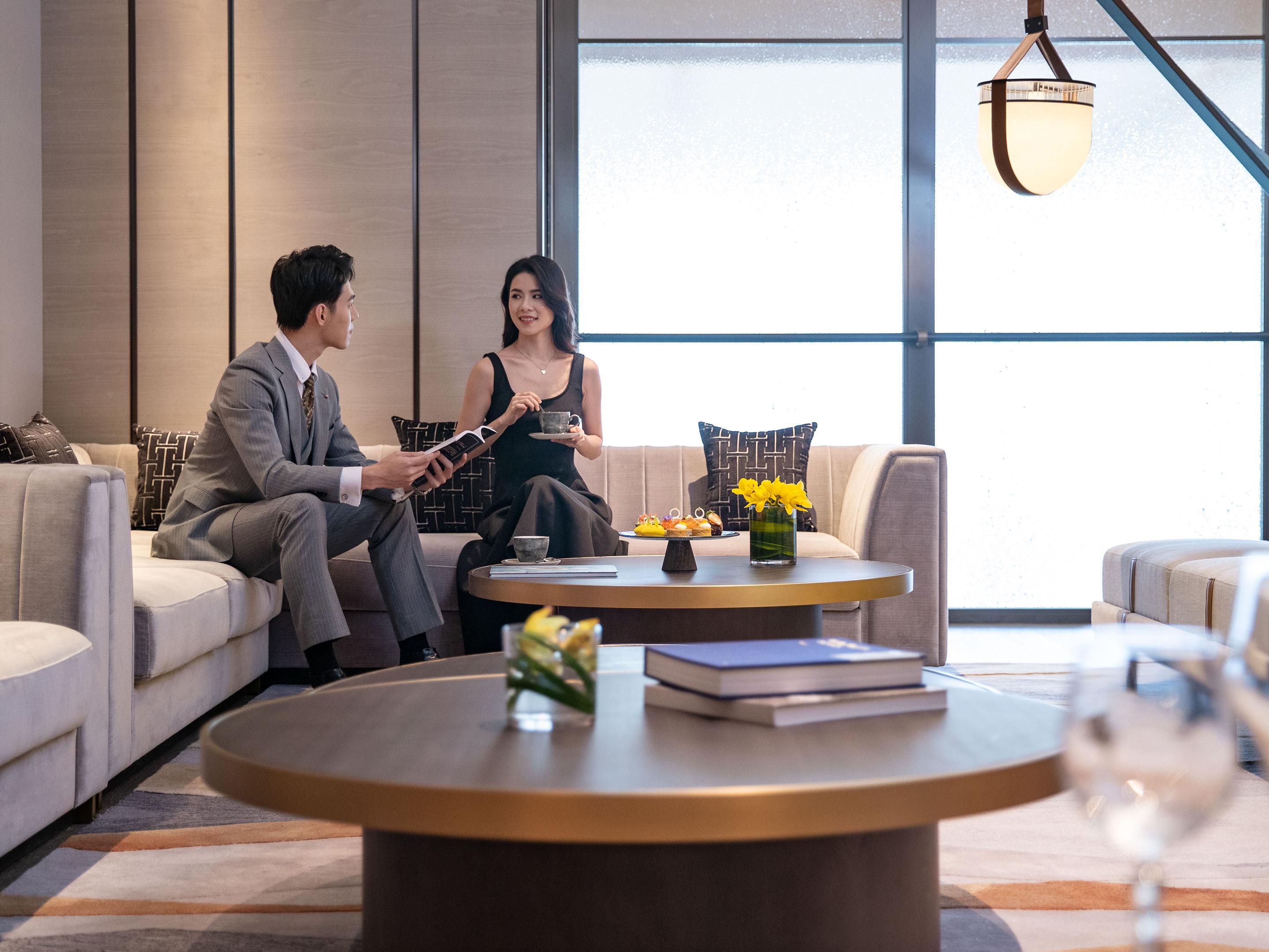 Club Floor Lounge