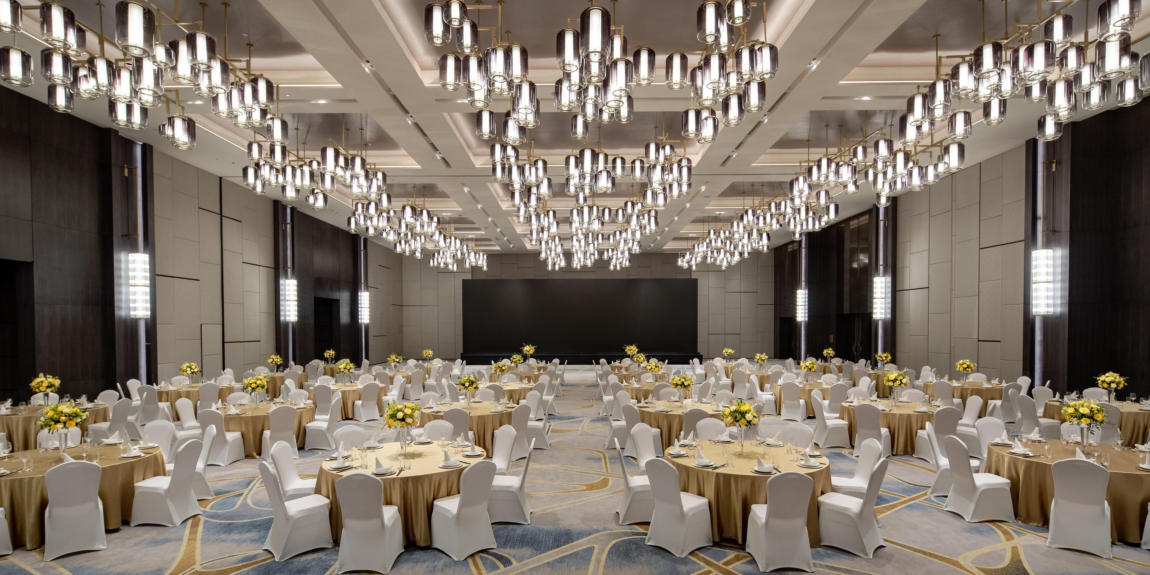 With more than 3,000m² of event and conference space, the New City Grand Ballroom is 1,000 m² and the 400m² Dongping Ballroom are available for guests' choice. Lifts and escalators are connecting the other 11 multi-function rooms in different sizes located on the 1st to the 4th floor, providing easy access.