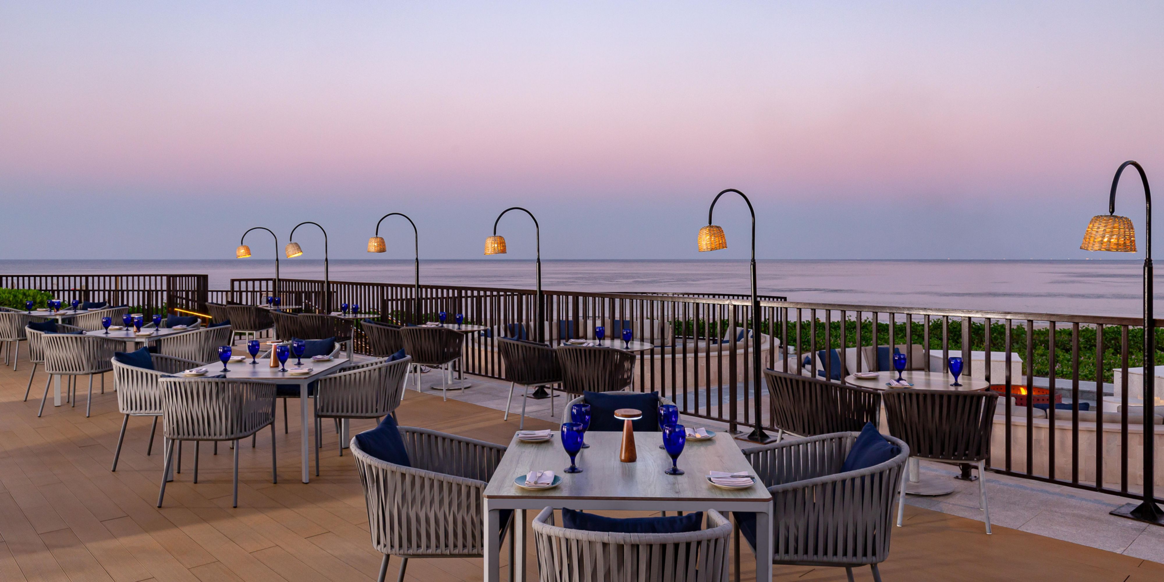 A sensory delight for visitors, DRiFT Seafood Kitchen & Bar serves up the freshest seafood for an unforgettable culinary experience. The choice of indoor or outdoor seating and the signature fire pits lets you dine to a view of the azure water crashing against the pristine sands of Al Aqah beach. At DRiFT also has its own ocean-facing open air deck