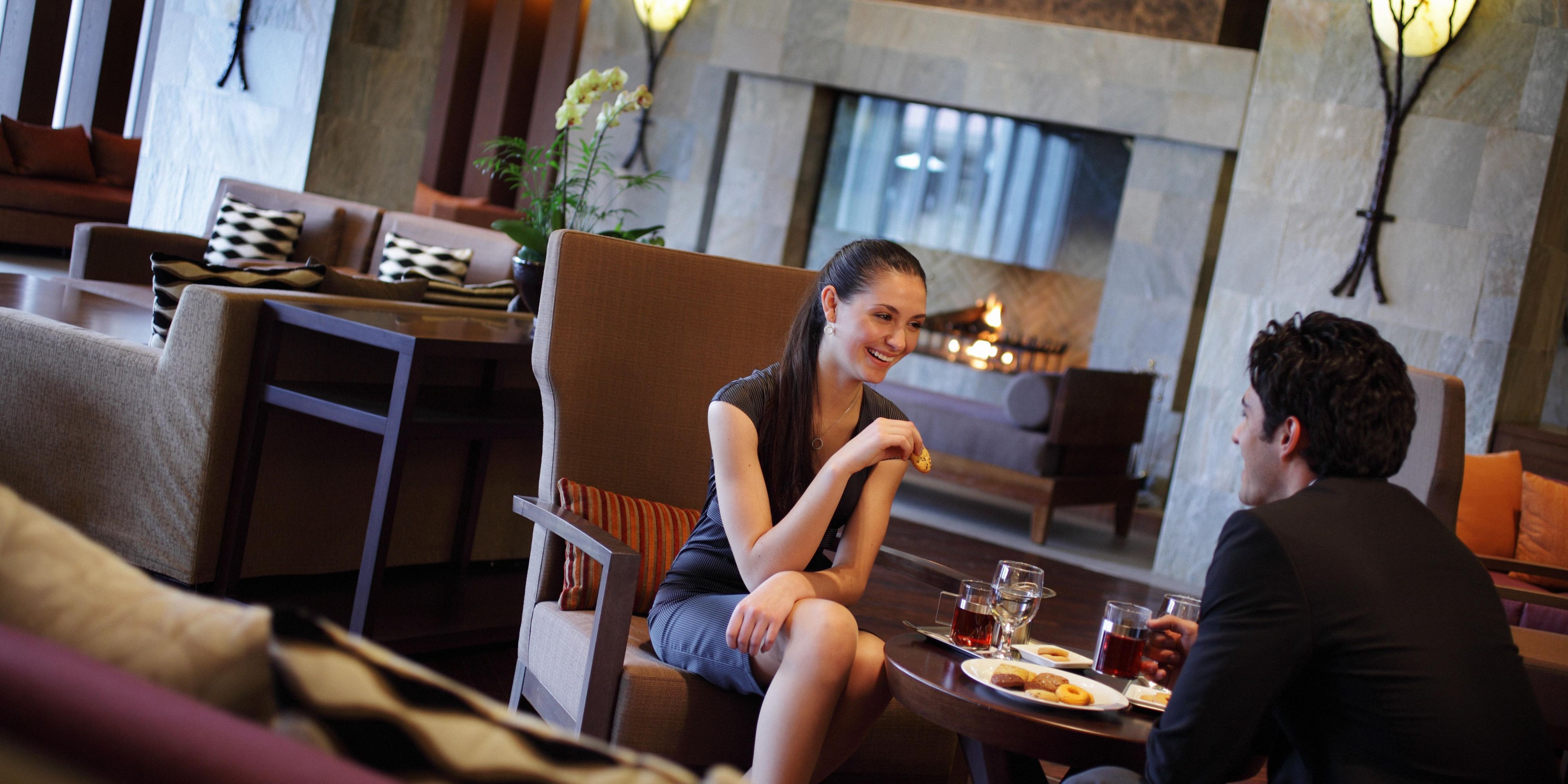 Healing while appreciating exotic scenery

Enjoy a cup of warm coffee while admiring the exotic Alpensia Resort scenery seen through the wide, open window.
This is a lounge where you can enjoy both healing and successful business.