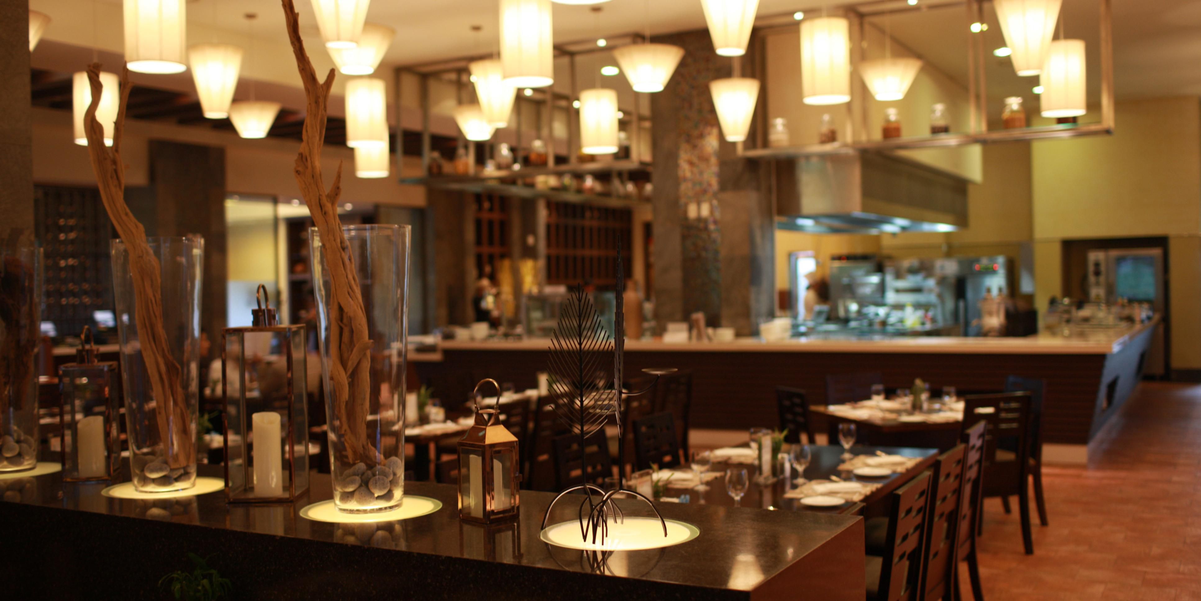 Healthy life, classy style

Flavors Restaurant is a high-end dining space that pursues ‘healthy life’ and ‘elegant style’.
You can enjoy fresh, clean and diverse dishes prepared by chefs with years of experience in luxury hotels.