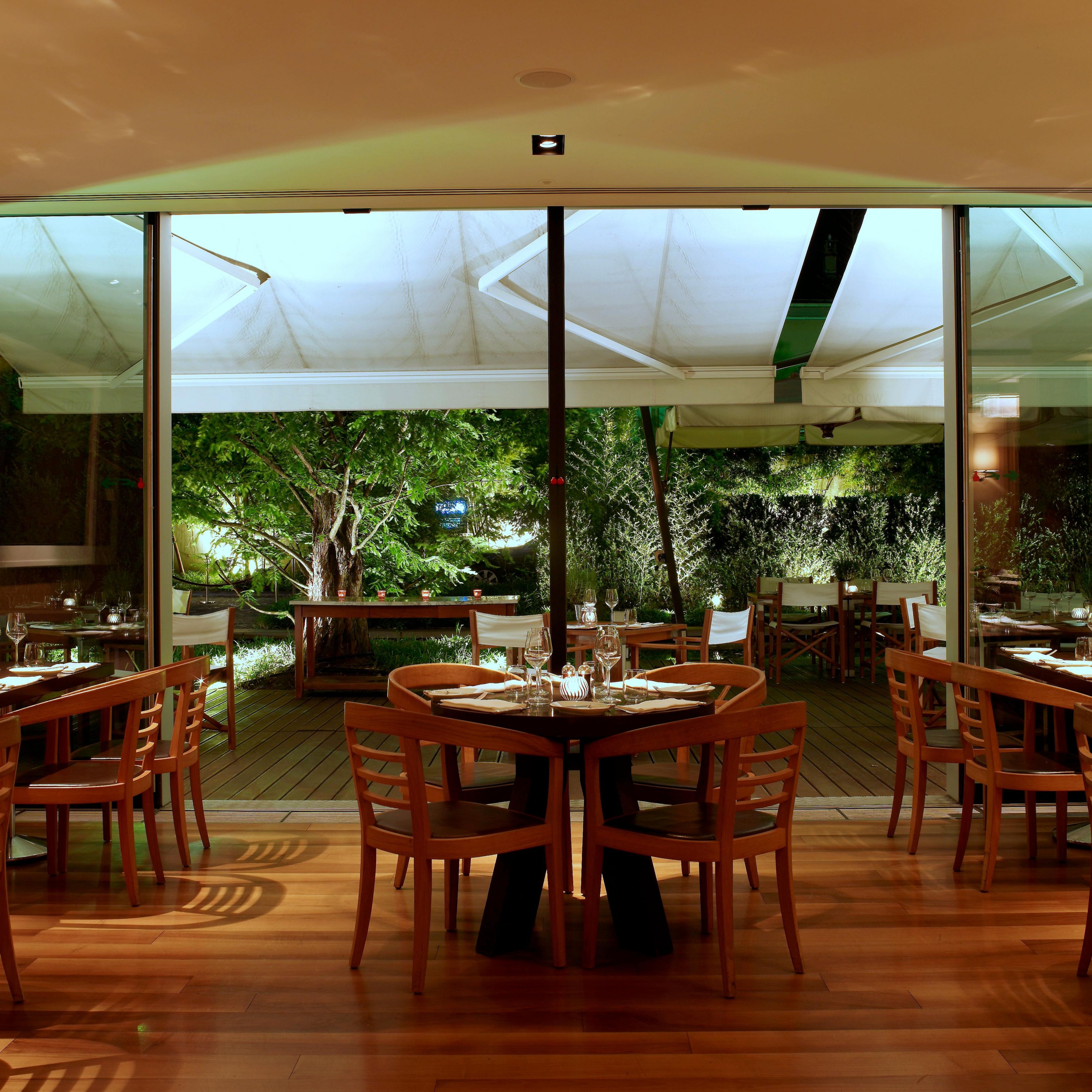 Restaurant Woods