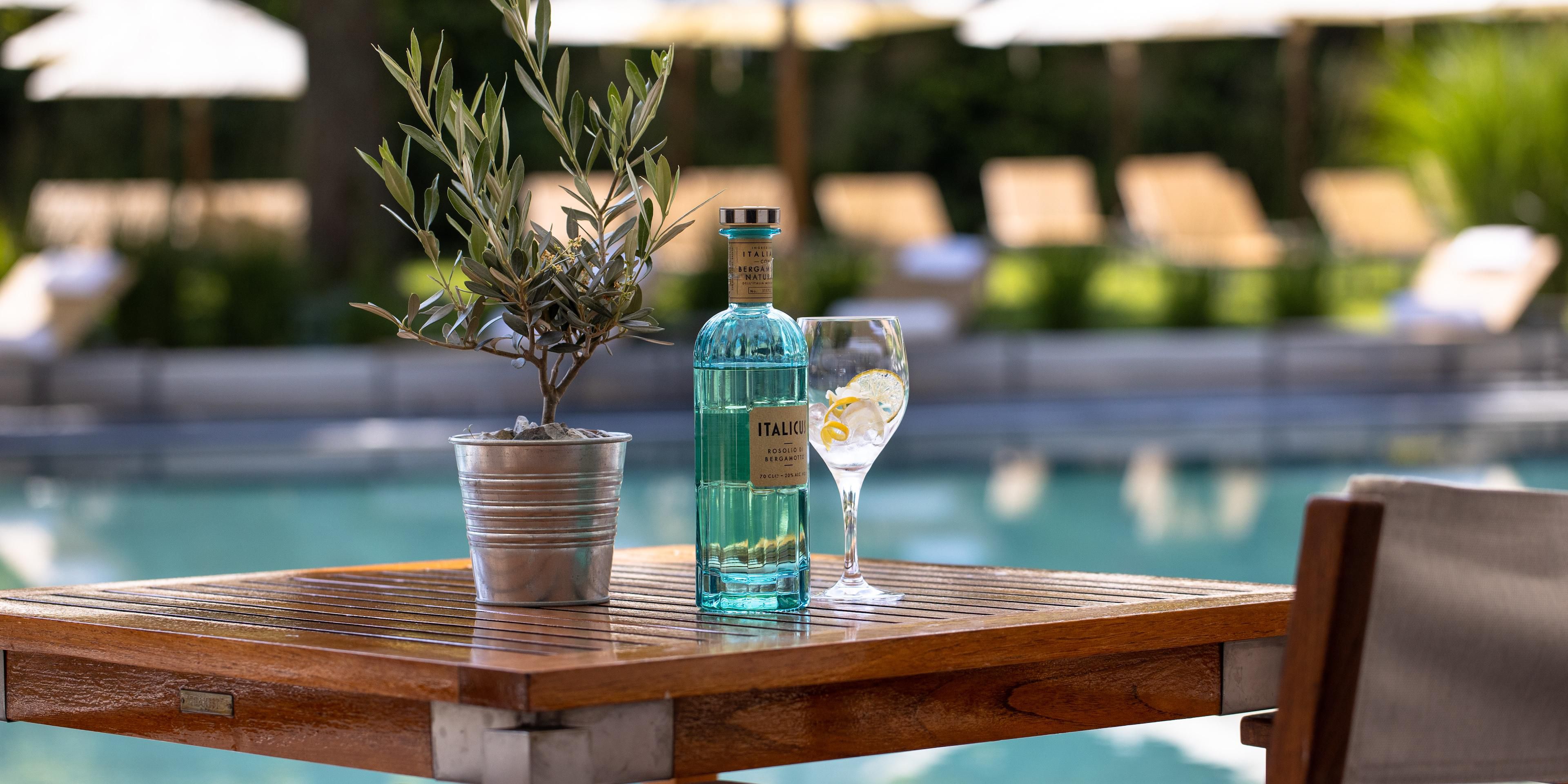 The Poolside restaurant and its superb outdoor terrace revisits the great classics of Mediterranean cuisine and the authentic flavours of Lebanon.