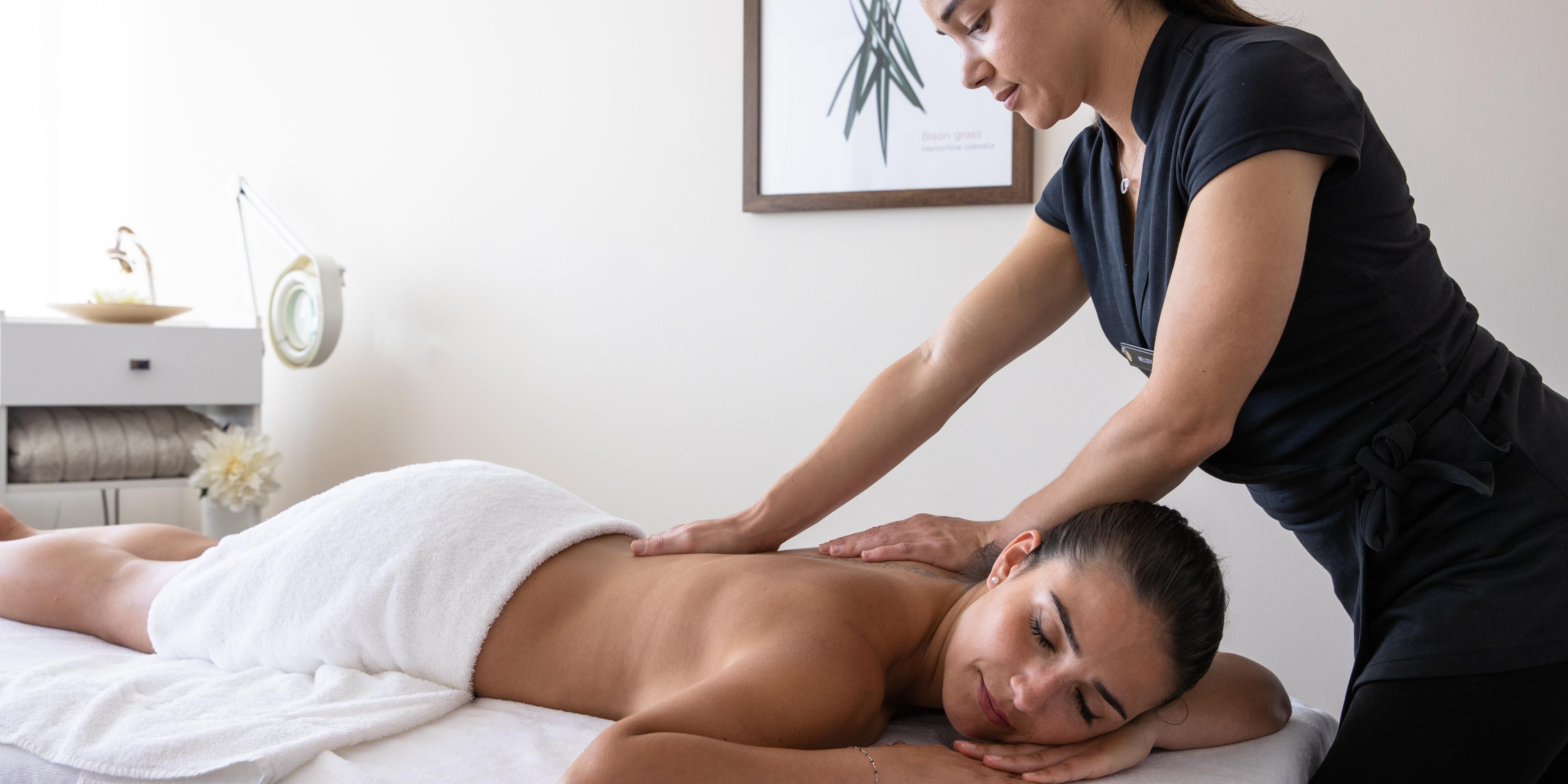 The brand, imbued with refinement and sensoriality, revisits the beauty rituals of the world to address not only the skin and the body, but also energies and emotions. Cinq Mondes recreates a state of perfect balance down to the cellular level of the skin: happiness in the skin.