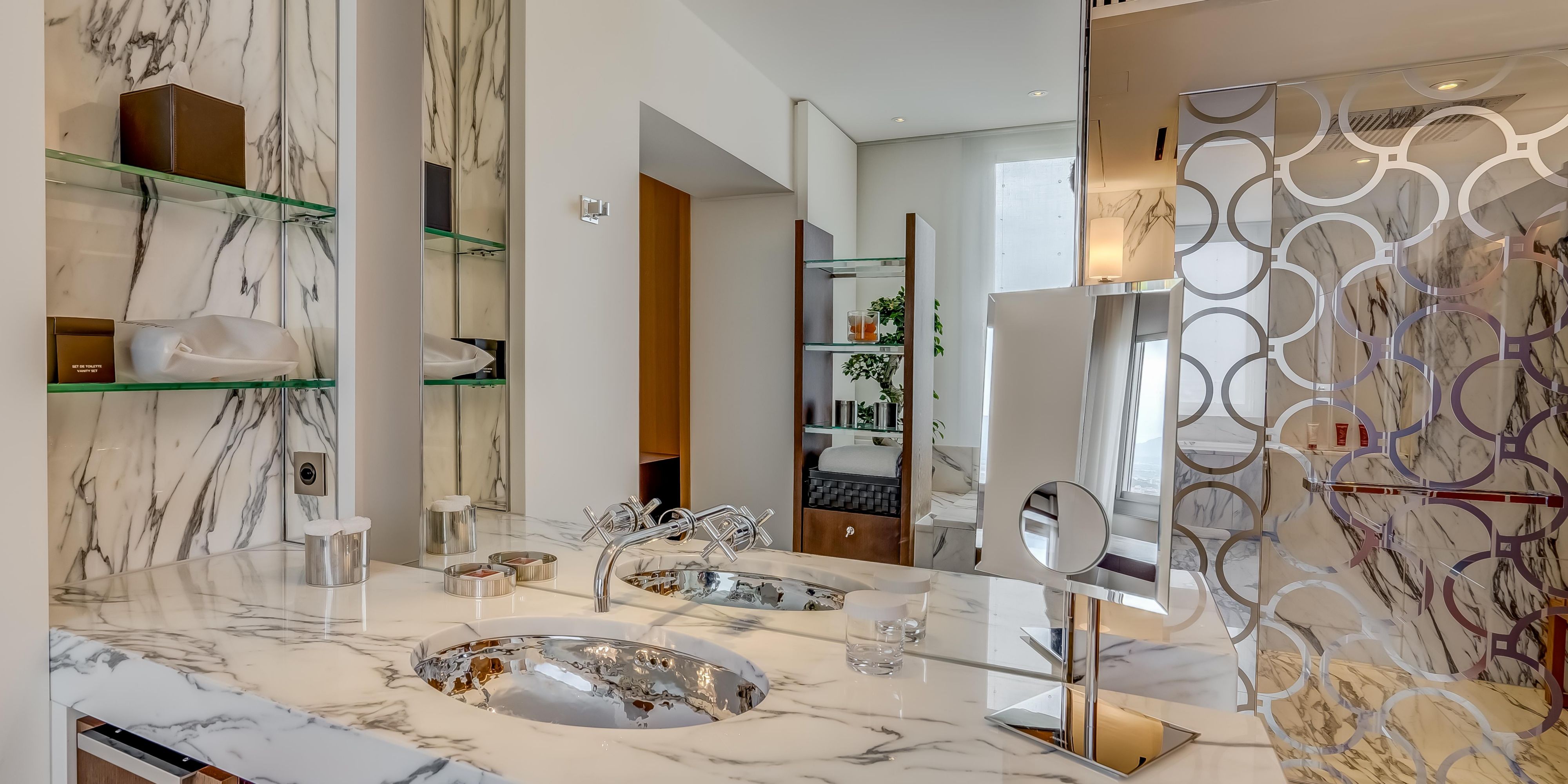 Presidential Suite Lake View guest bathroom