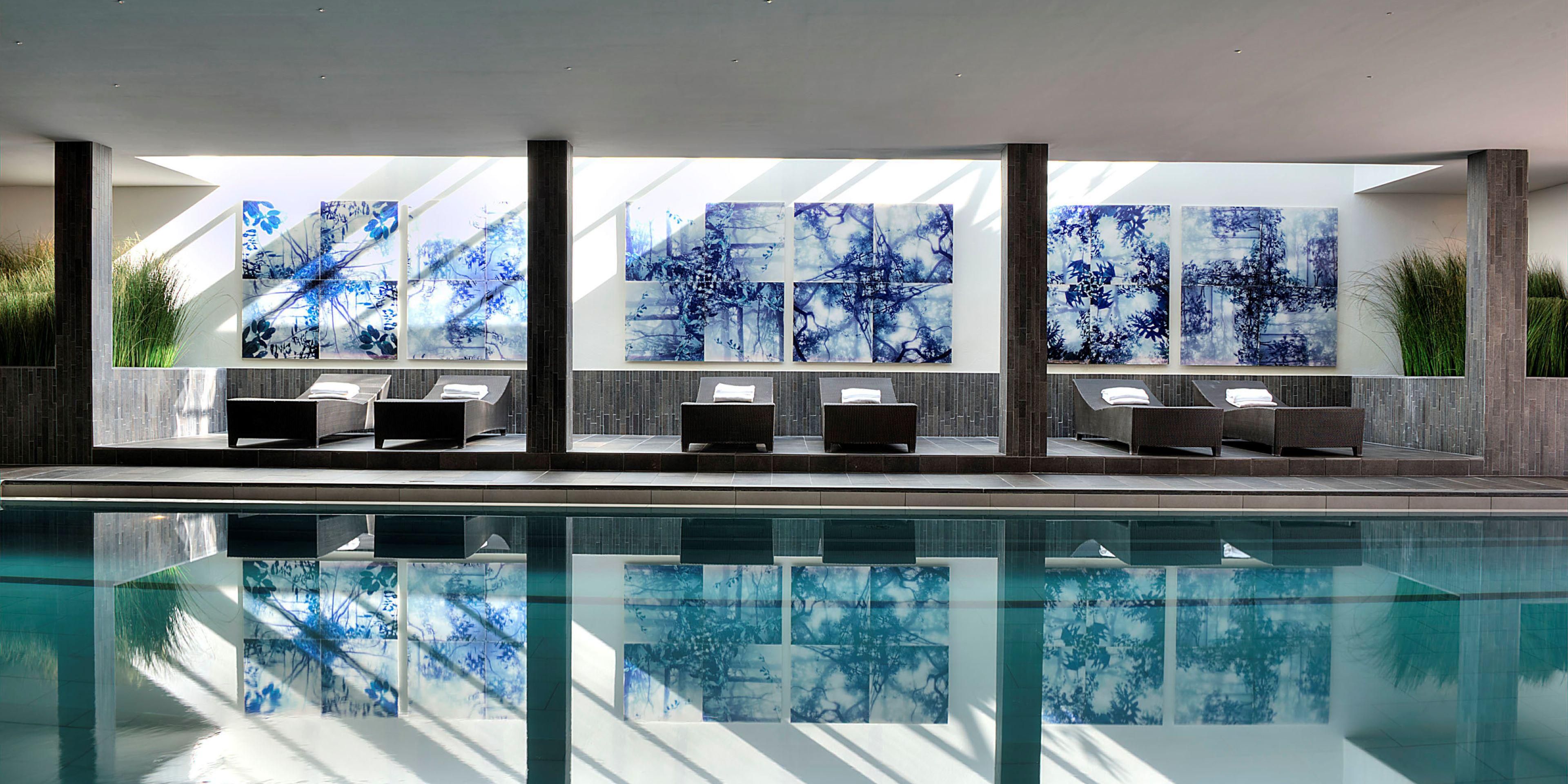 Embrace winter's charm at the Geneva Country Club. Enjoy heated indoor pool facilities plus access to the tennis courts, compliments of the InterContinental Genève. Our concierge will gladly arrange seamless transfers for your enjoyment.