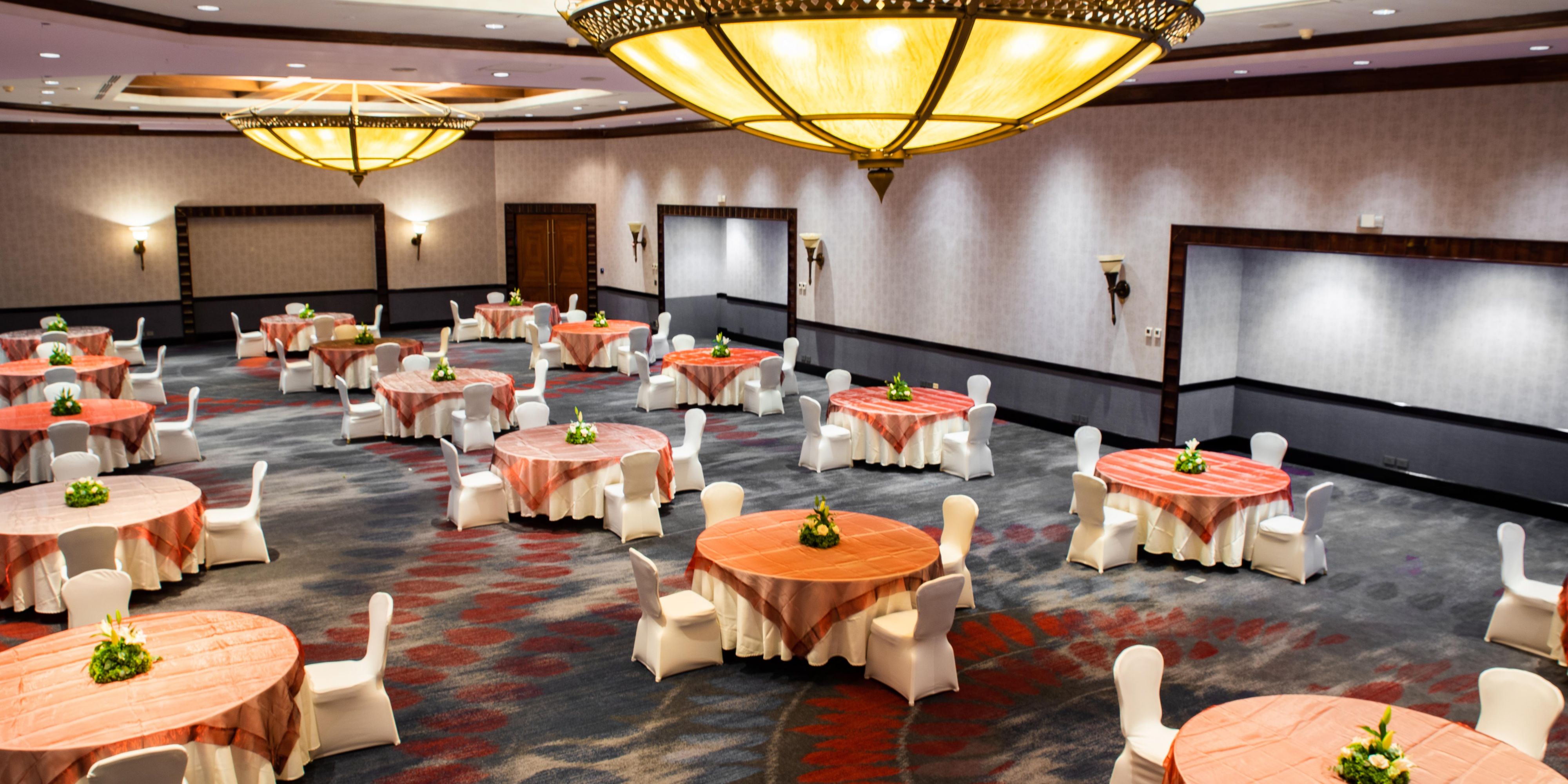Host meetings and events in our 16 full-service meeting rooms including The Gran Roble Ballroom for up to 1,200 people. Our high-tech venues include  dropdown data projectors, projection screens, and mood lighting to add that special flair. From intimate gatherings to grand galas, we ensure your events are extraordinary!