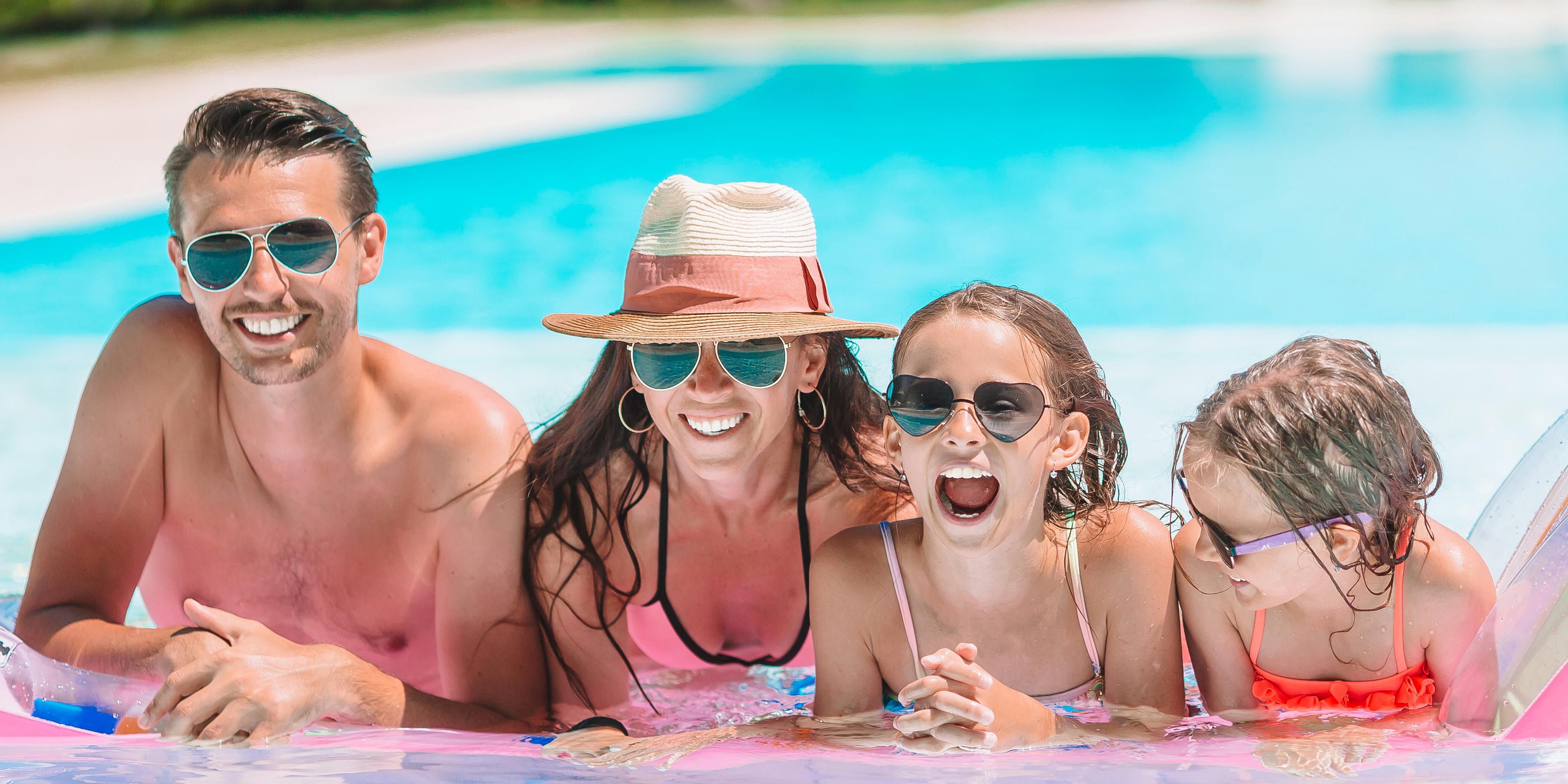 Enjoy our Family Plan! Parents will receive a welcome drink, and kids will delight in delicious macaroons. Start the day with a buffet breakfast and enjoy our movie set and a Funbox for kids that includes bubbles, a coloring book, Legos, and a plush toy. Valid in a double room for two adults and two children.