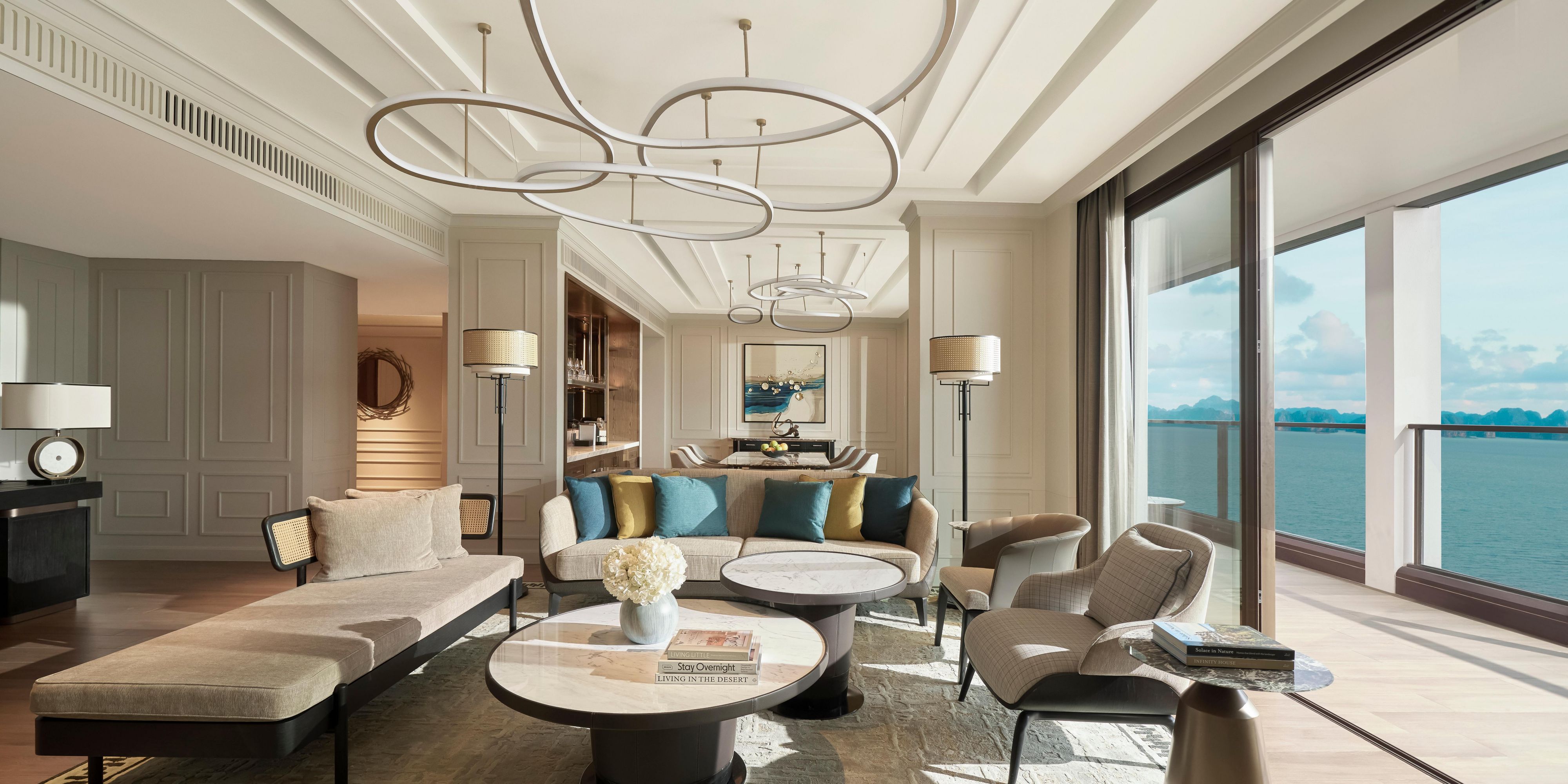 Hòa mình vào không khí rộn ràng với gói nghỉ dưỡng mùa Giáng Sinh. Thưởng thức bữa sáng hằng ngày tại Marina Kitchen cùng tiện nghi chào đón mùa lễ và các hoạt động đặc sắc cùng Lớp học pha chế theo phong cách xanh. Tận hưởng liệu trình spa 60 phút cho hai người để từng phút giây thư giãn đều là một ký ức đáng nhớ.