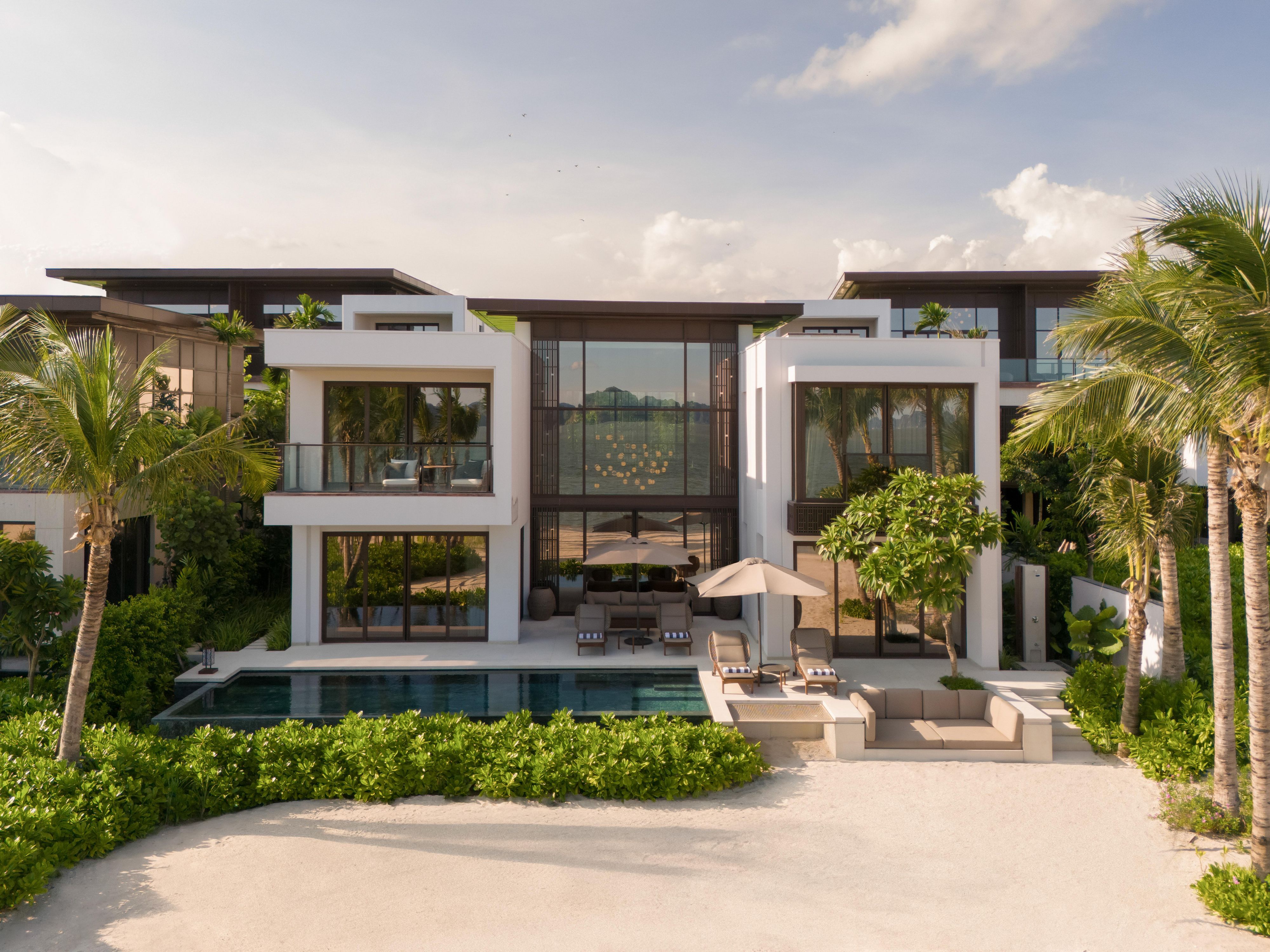 Exterior of 3 Bedroom Villa Private Pool Beachfront
