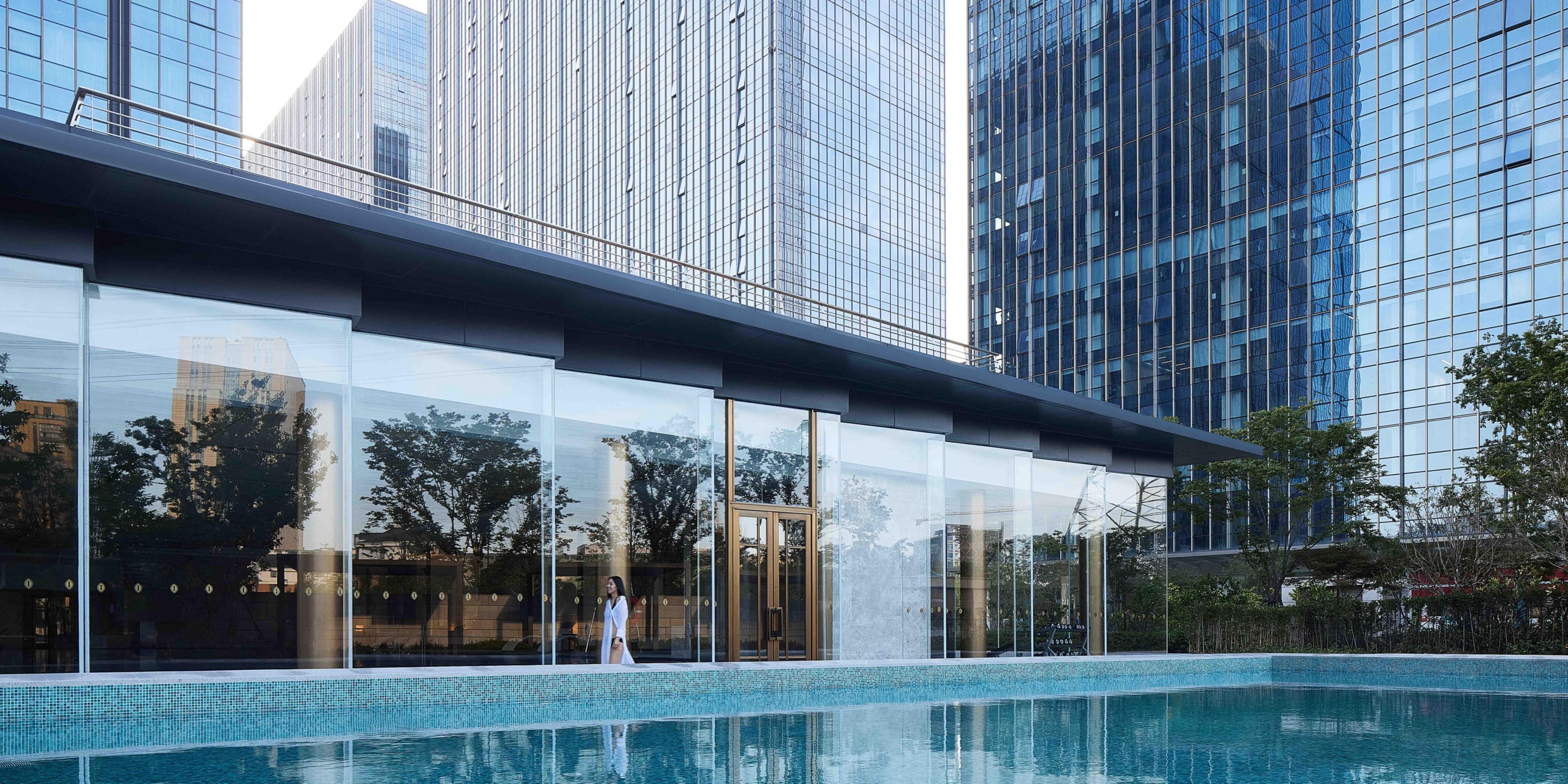 Piscina exterior infinita