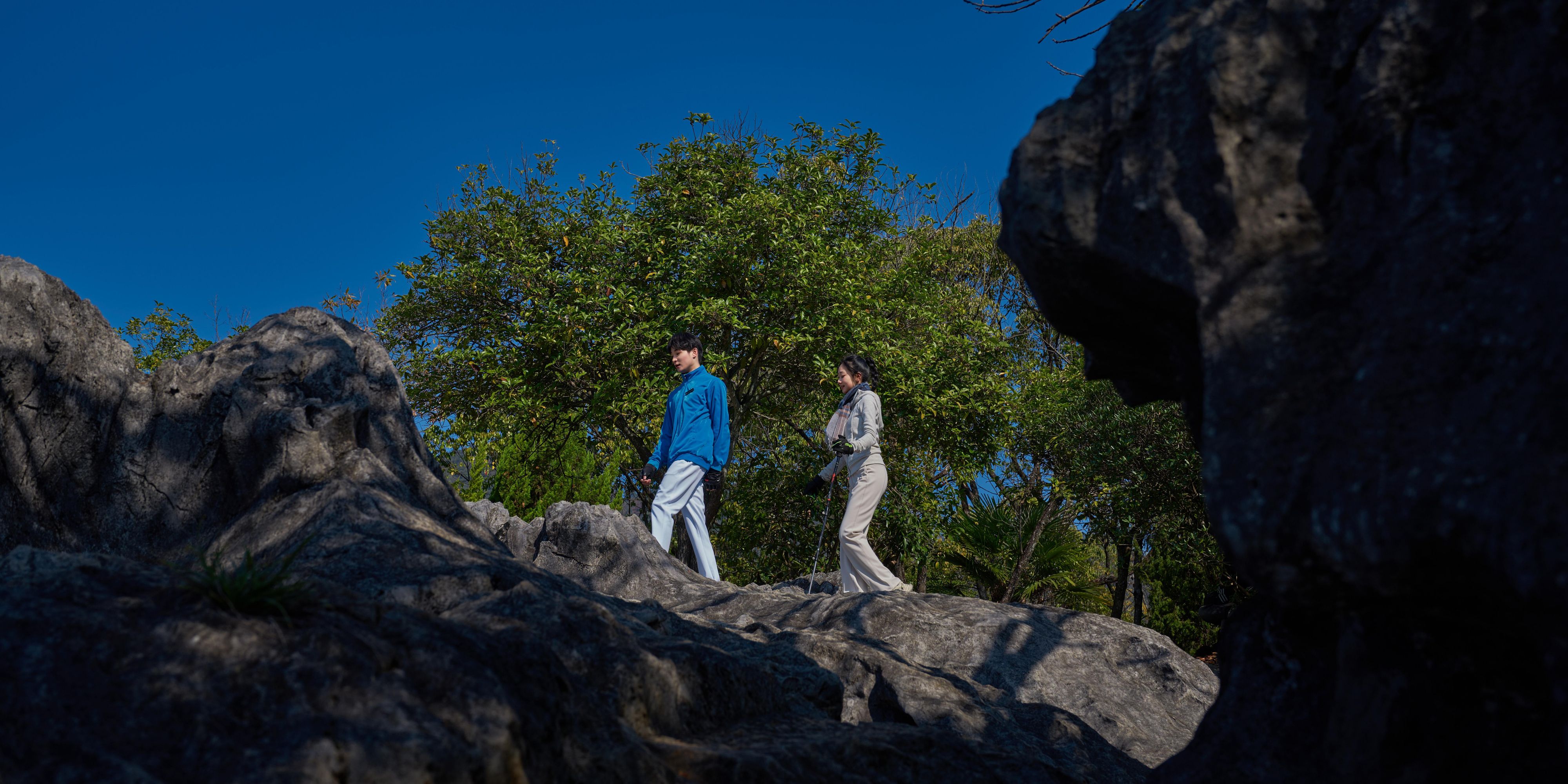 An island and a hotel with a quiet view - a national forest recreation base, privately enjoying over 91% forest coverage of 10,000 acres of green fields, and visiting over half a century of historical attractions of Envy Mountain.