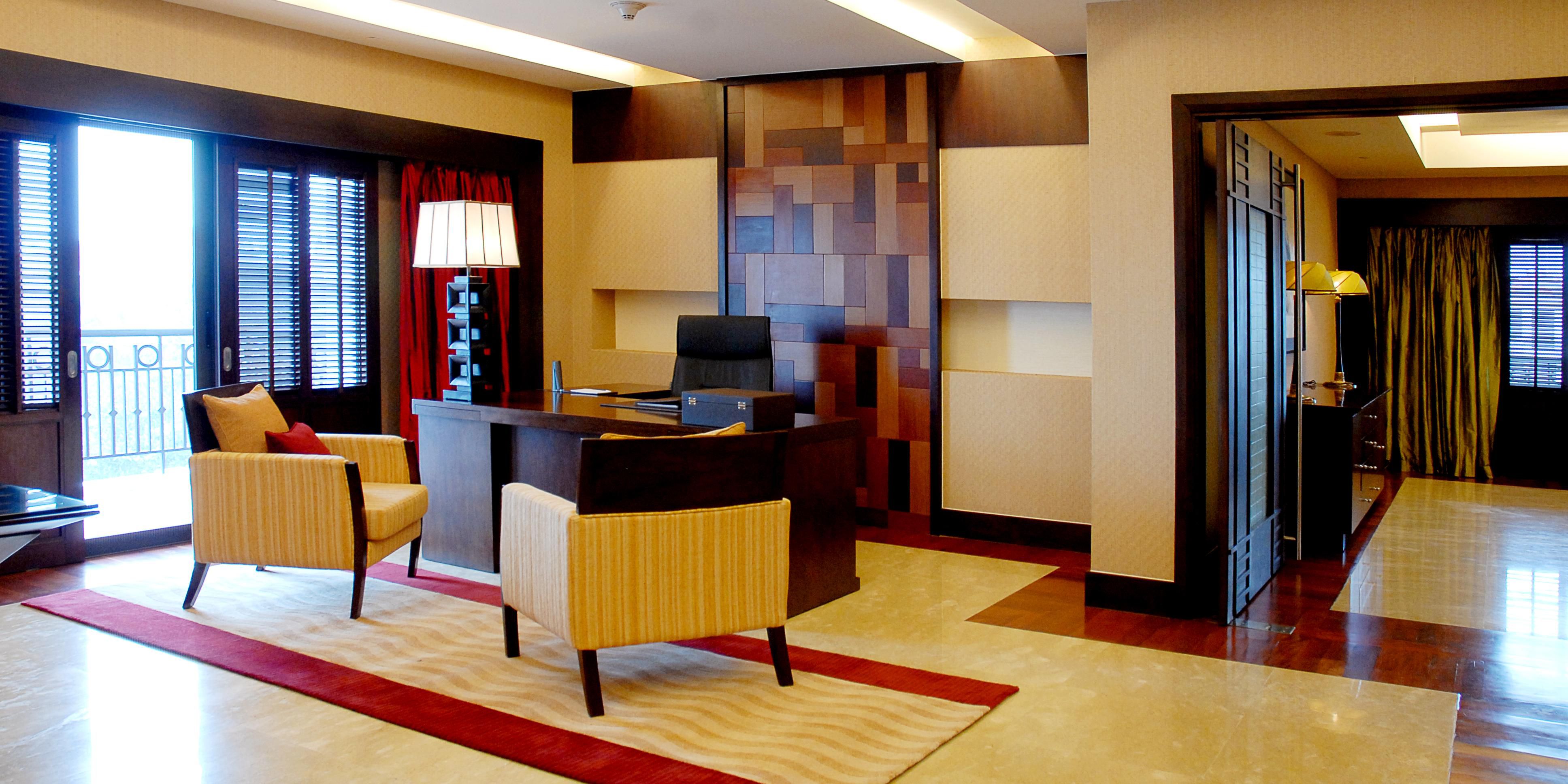 2 King 2 Bedroom Presidential Suite - Living Room