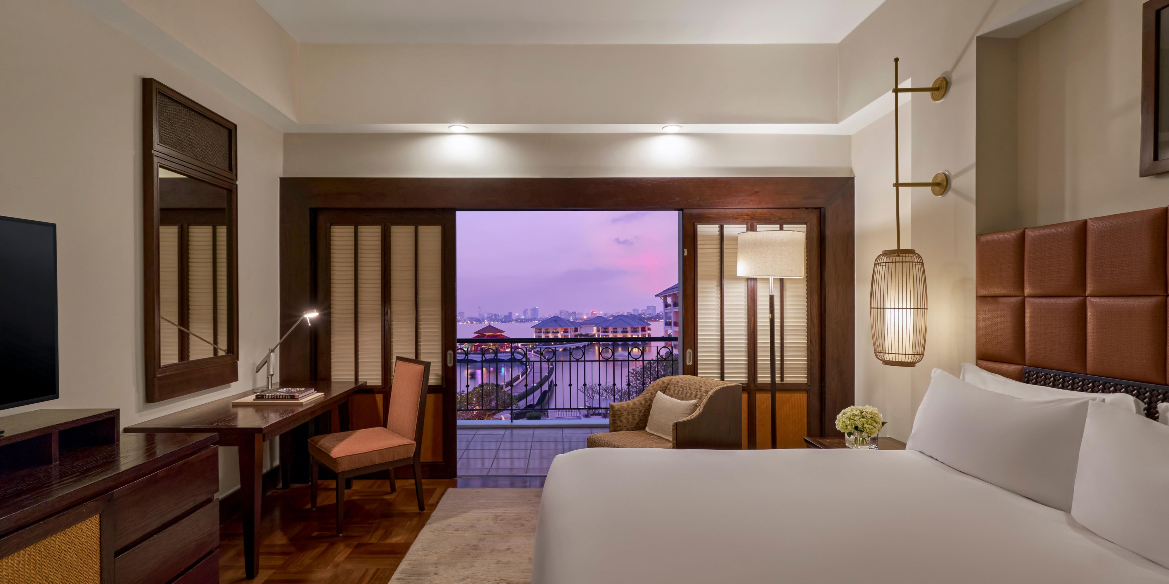 King Bed Classic Lake View