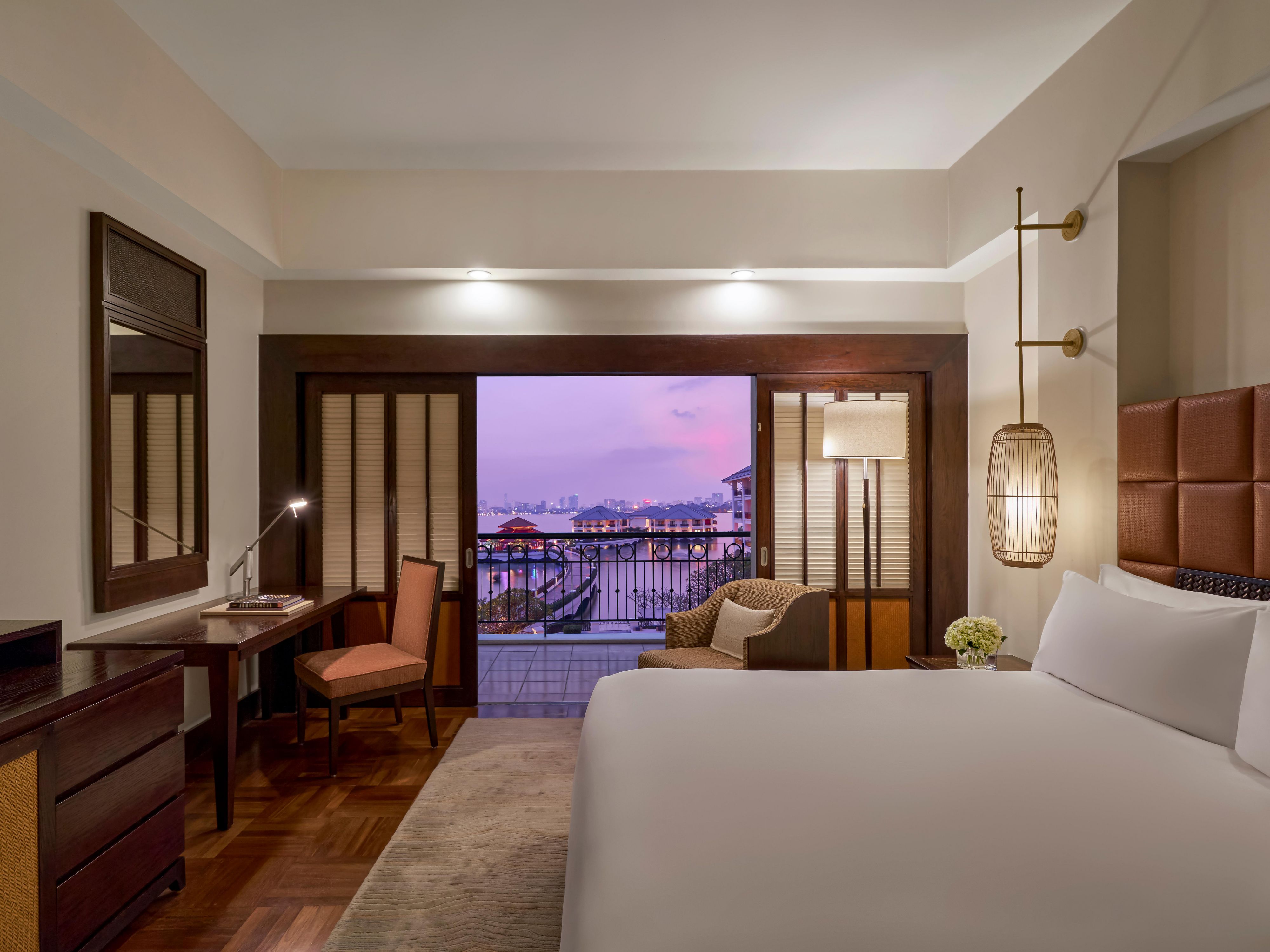 King Bed Classic Lake View 