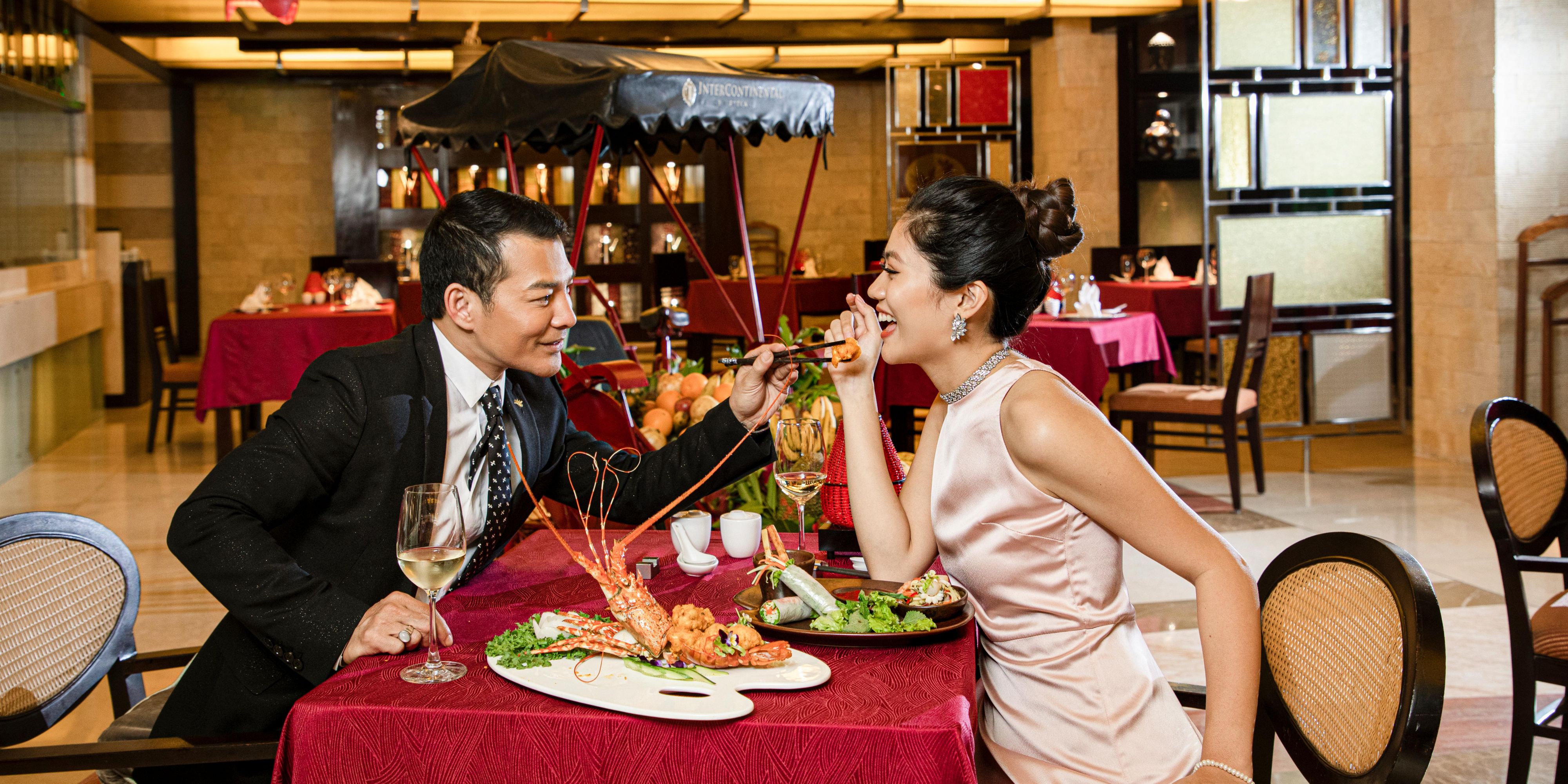 Our uniquely designed and intimate dining options offer a delicious array of fare from around the world. Whether you’re in the mood for Italian, a classic brasserie, authentic Vietnamese, or a delicious cocktail as the sun goes down, the InterContinental Hanoi Westlake has it all. 