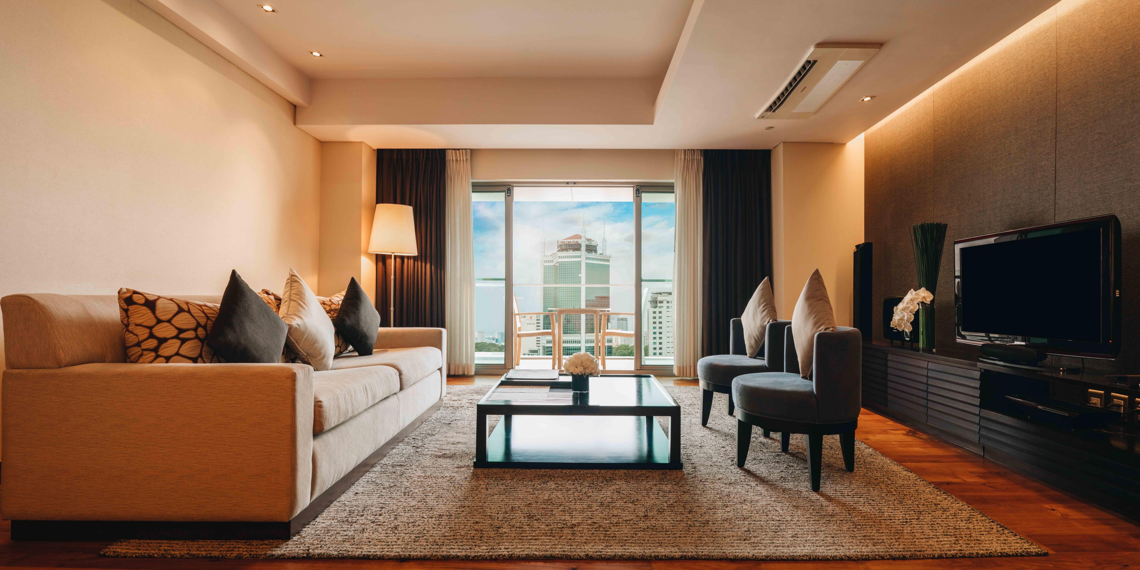 Contemporary and fully furnished apartments are found here in the heart of Saigon. The Residences offers an exquisite and spacious environment with modern media solutions and world-class facilities.
